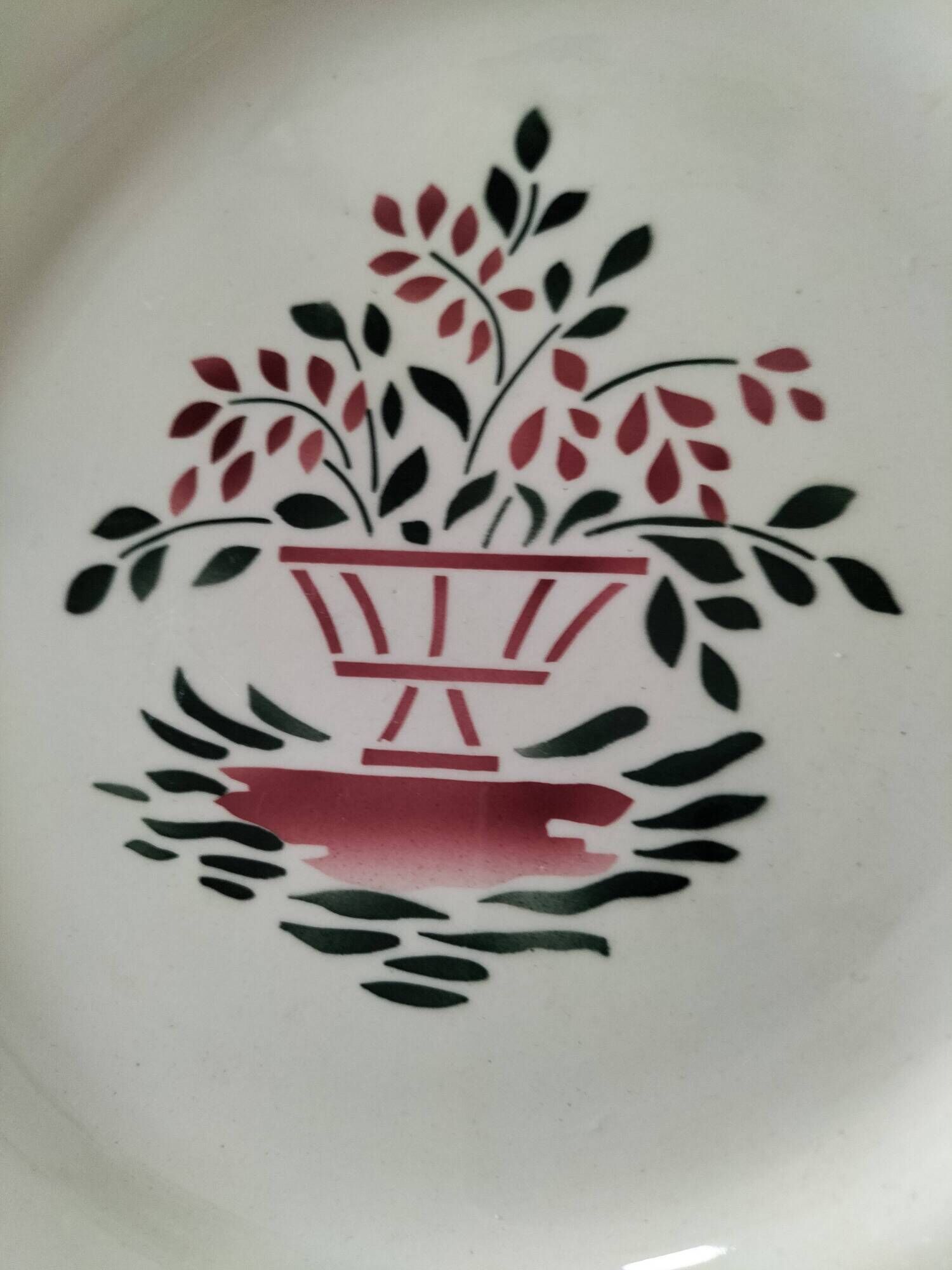 Mix of 10 ironstone plates, HBCM Agnès decoration - St Amand decoration 2070