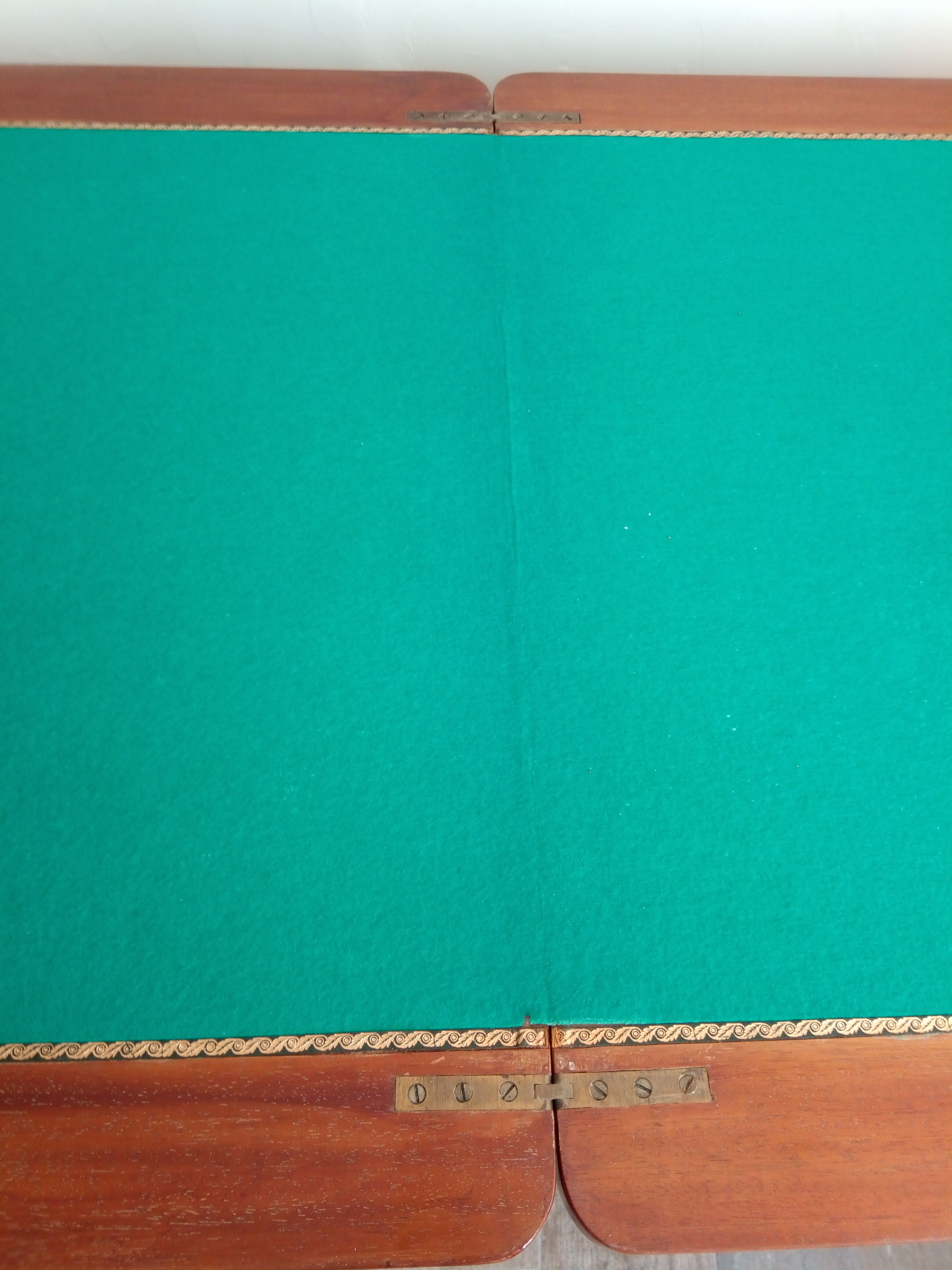 Play table in Louis XV marquetry. Early 20th century.