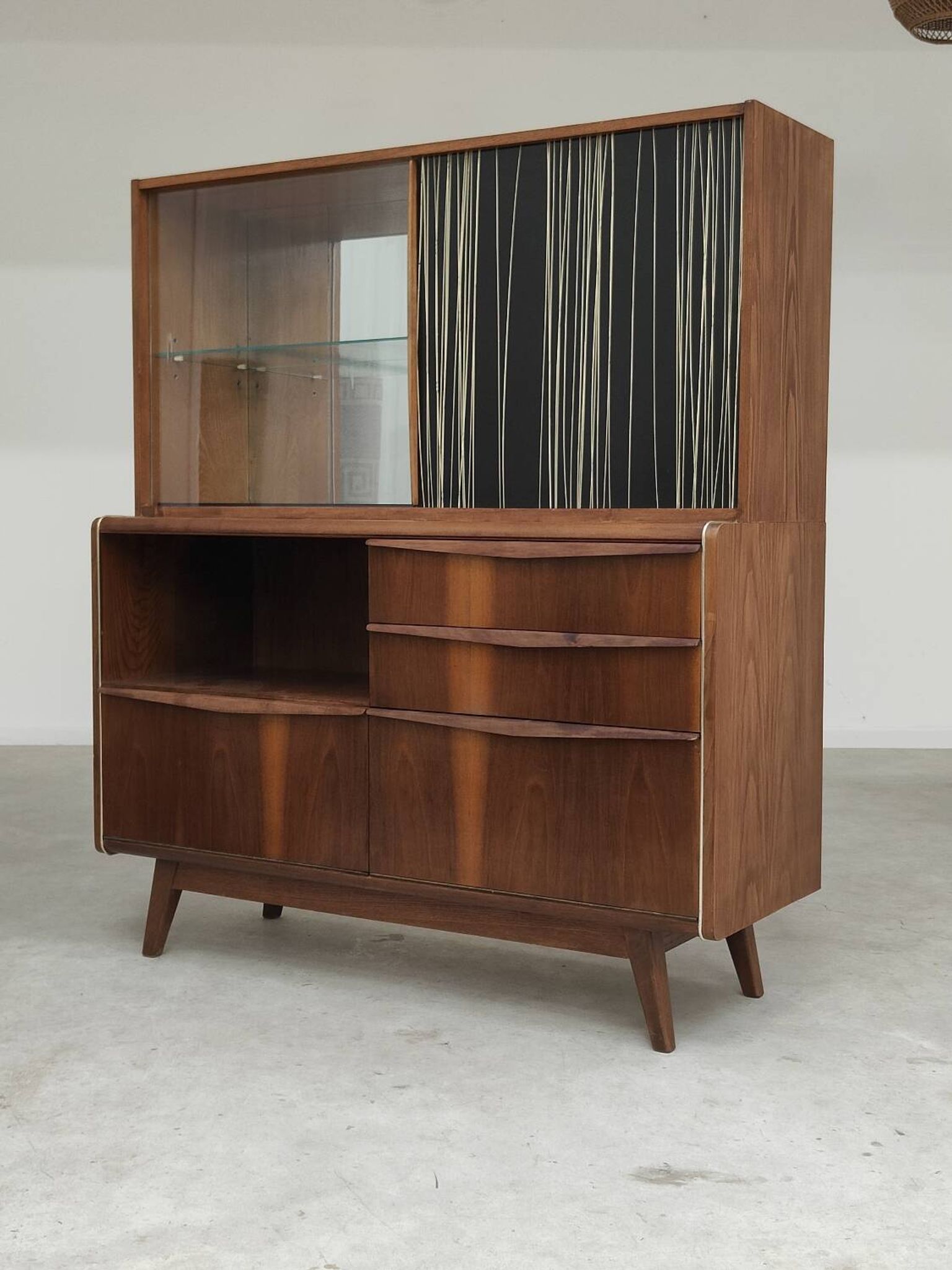 Buffet vaisselier U372/386 B.Landsman et H.Nepozitek pour Jitona 1960
