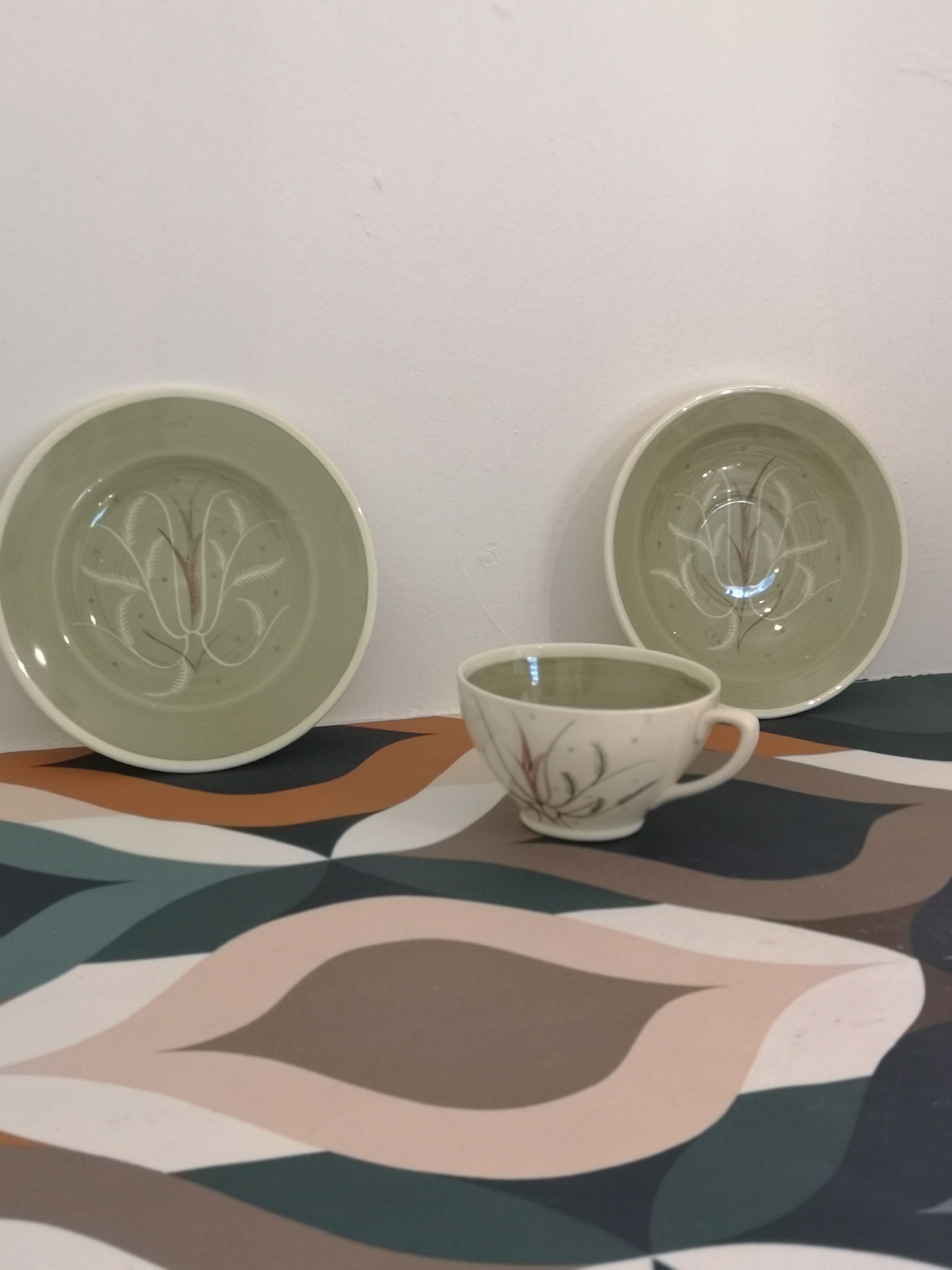 Tasse à thé signé Susie Cooper peint à la main