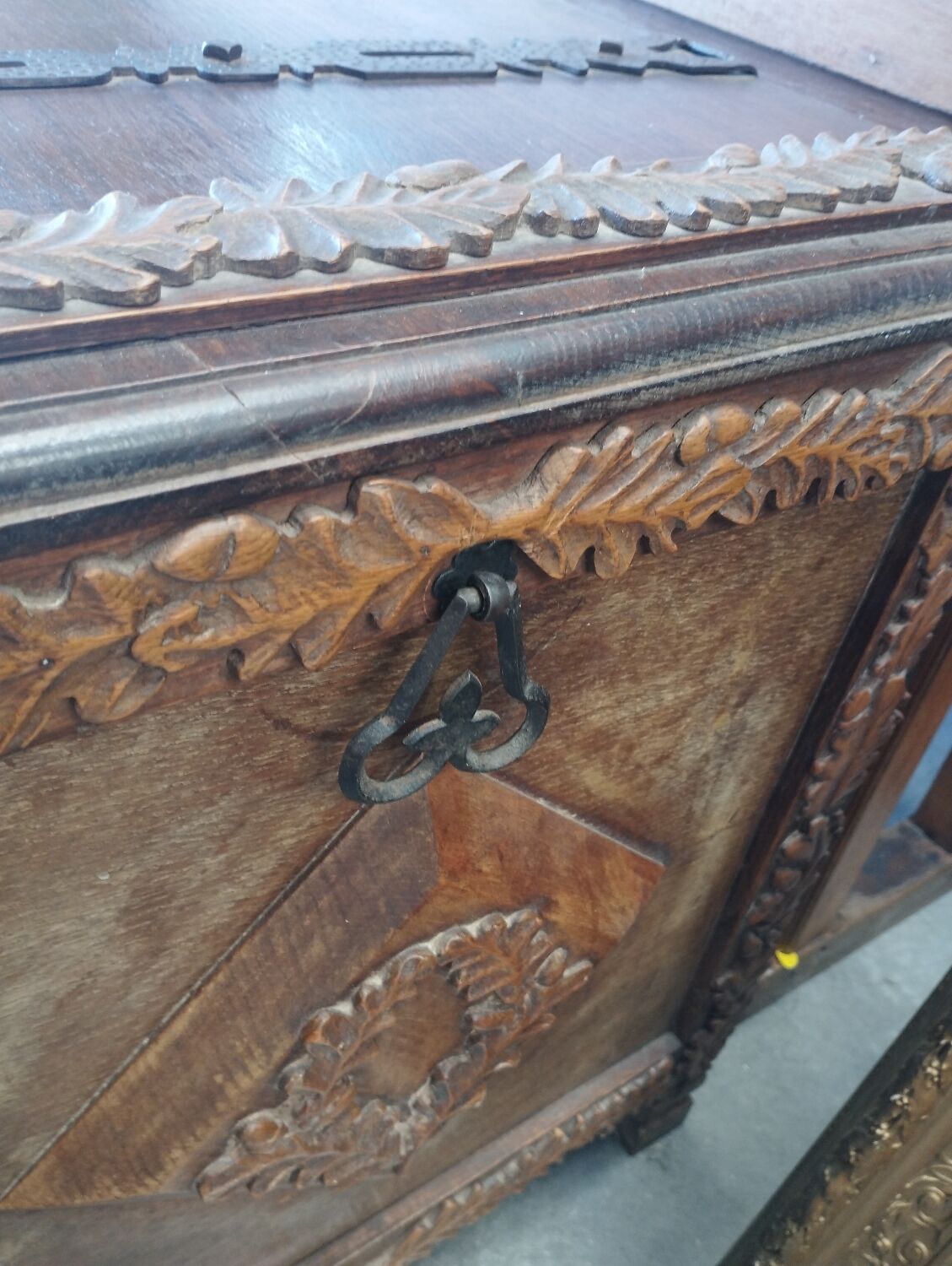 Solid wood chest