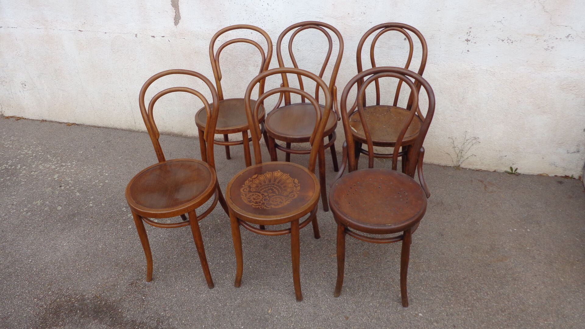 6 curved wooden bistro chairs