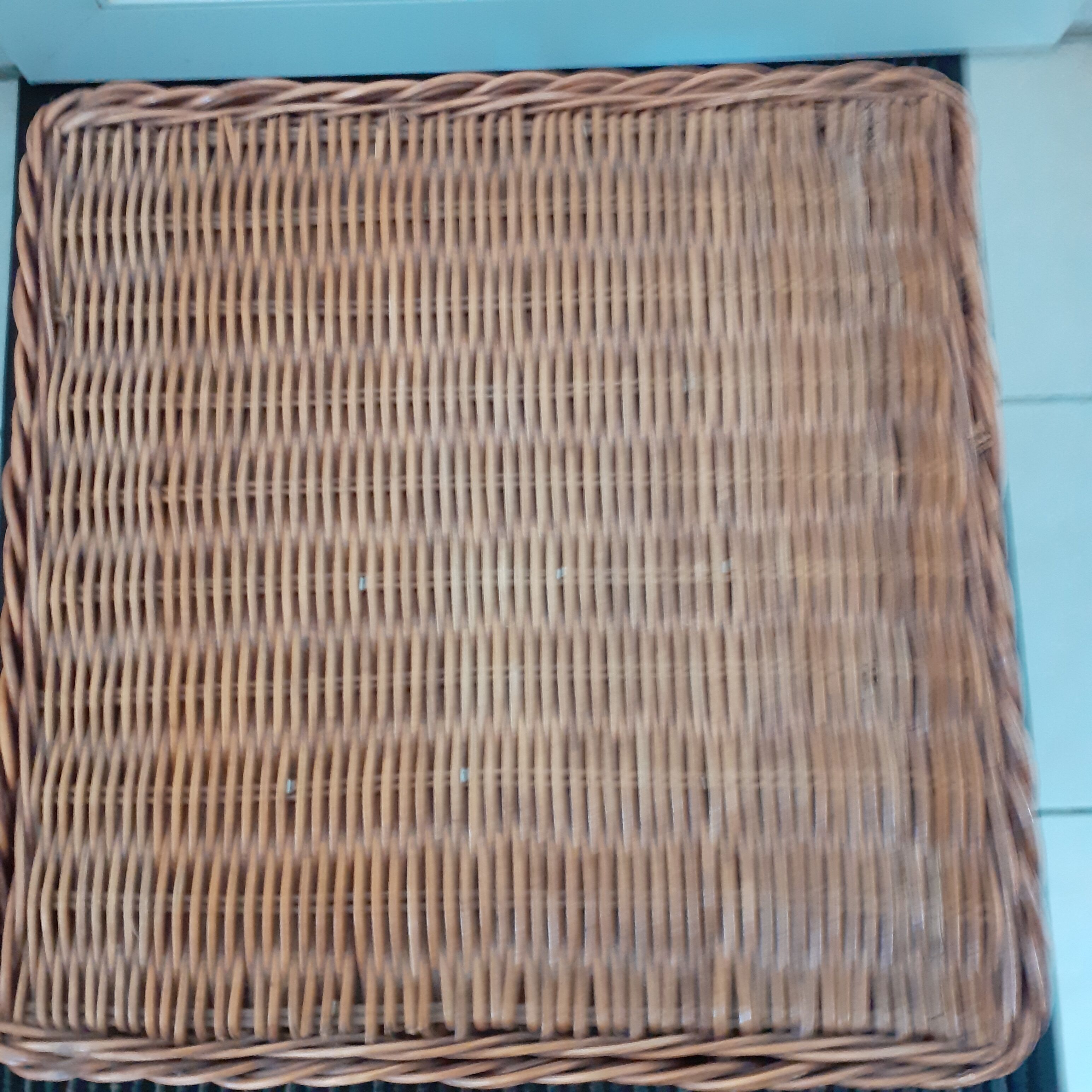 Rattan pedestal