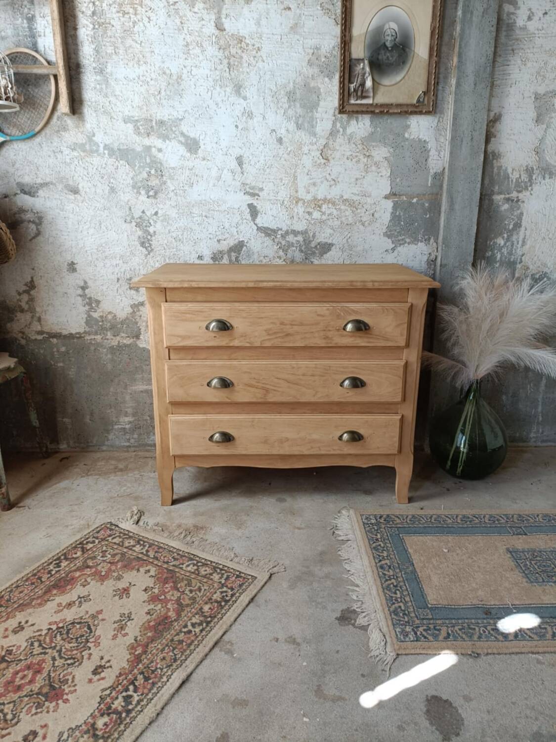 Wooden chest of drawers