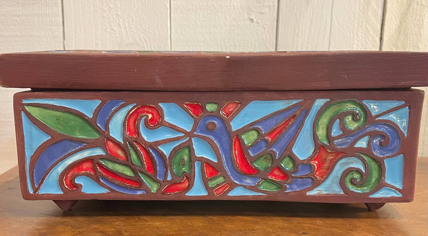 Ceramic box by Gabrielle Mankiewicz