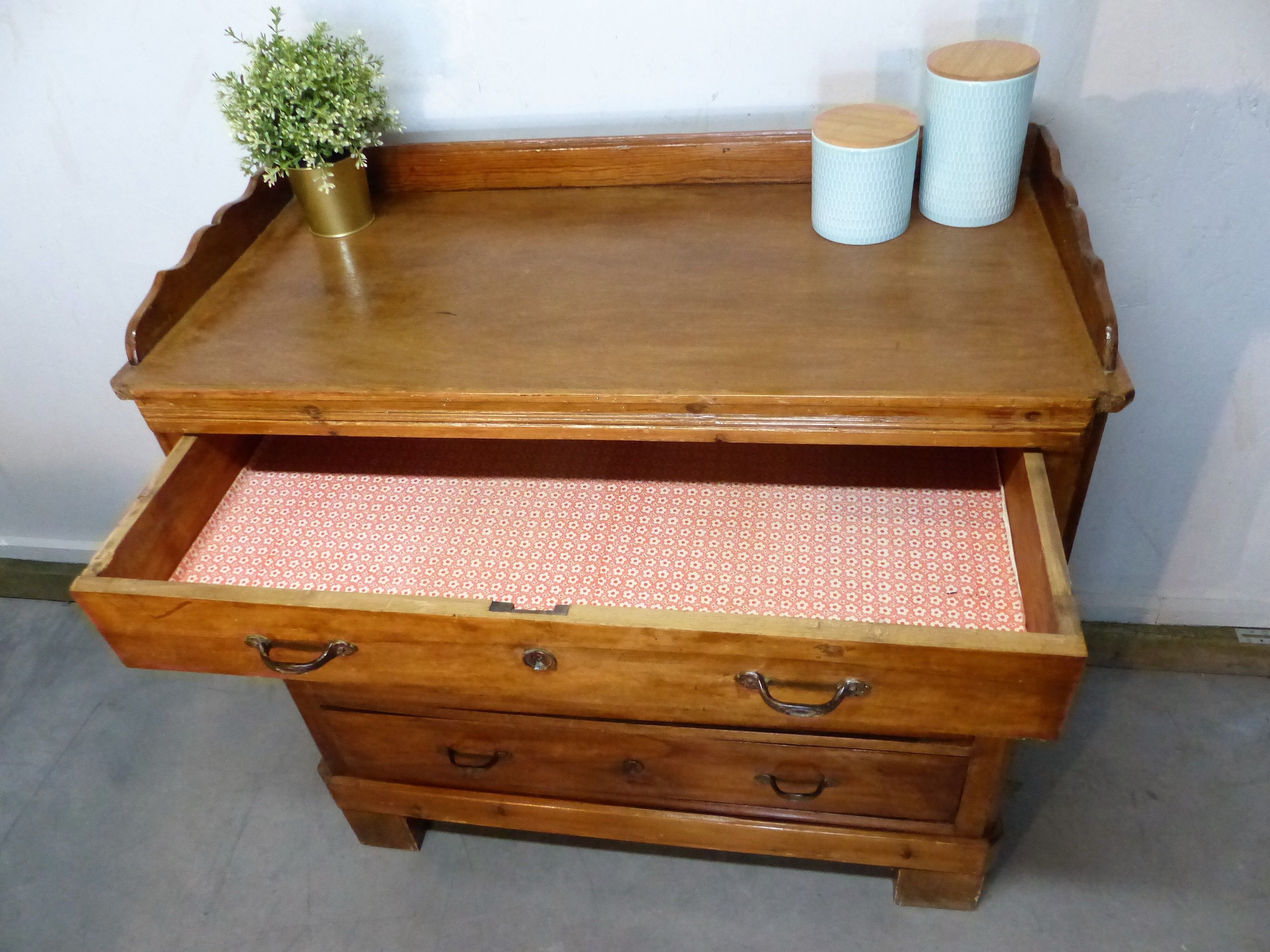 Old dresser 4 drawers