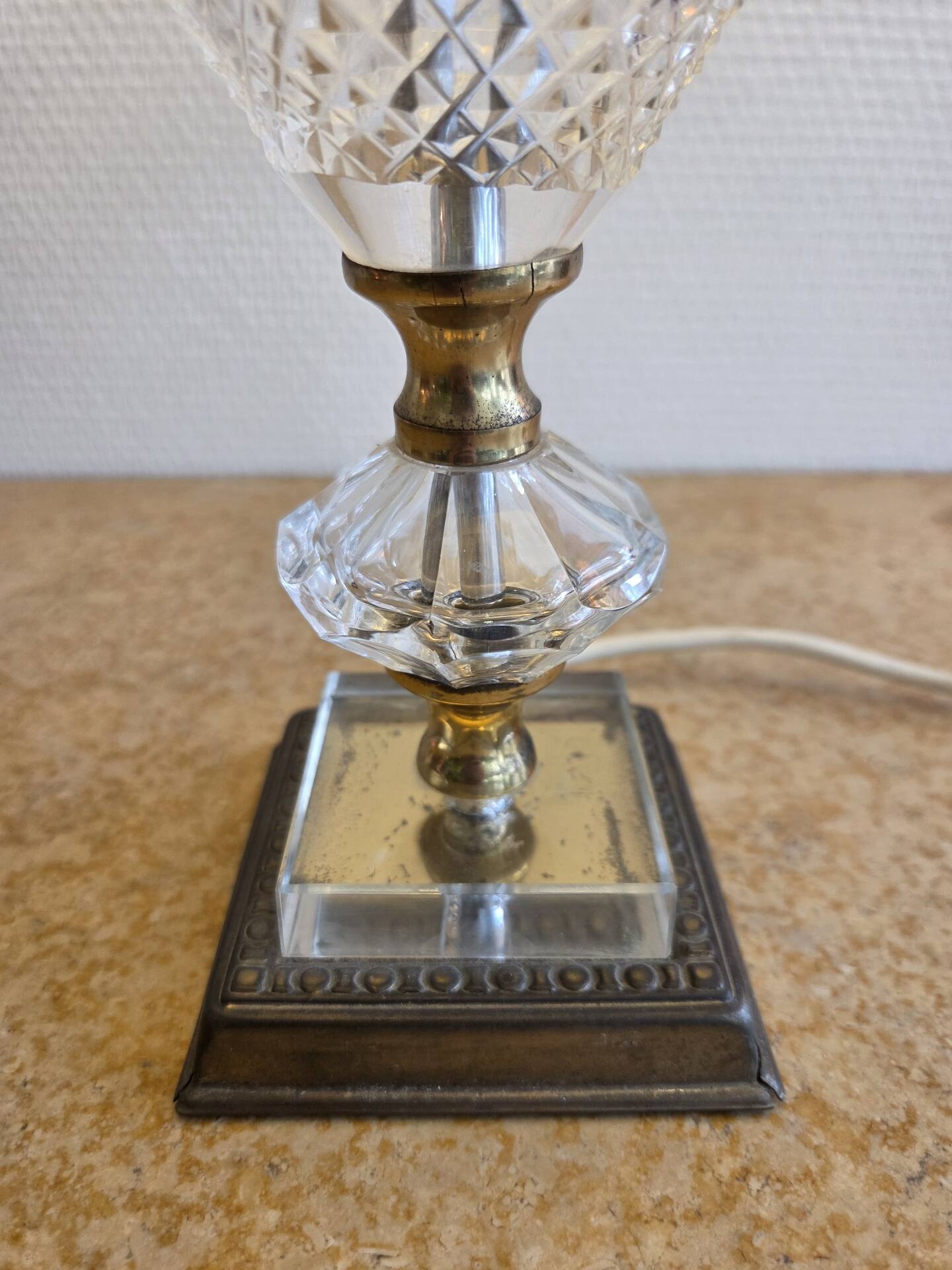 Lampe a poser ancienne en laiton et verre