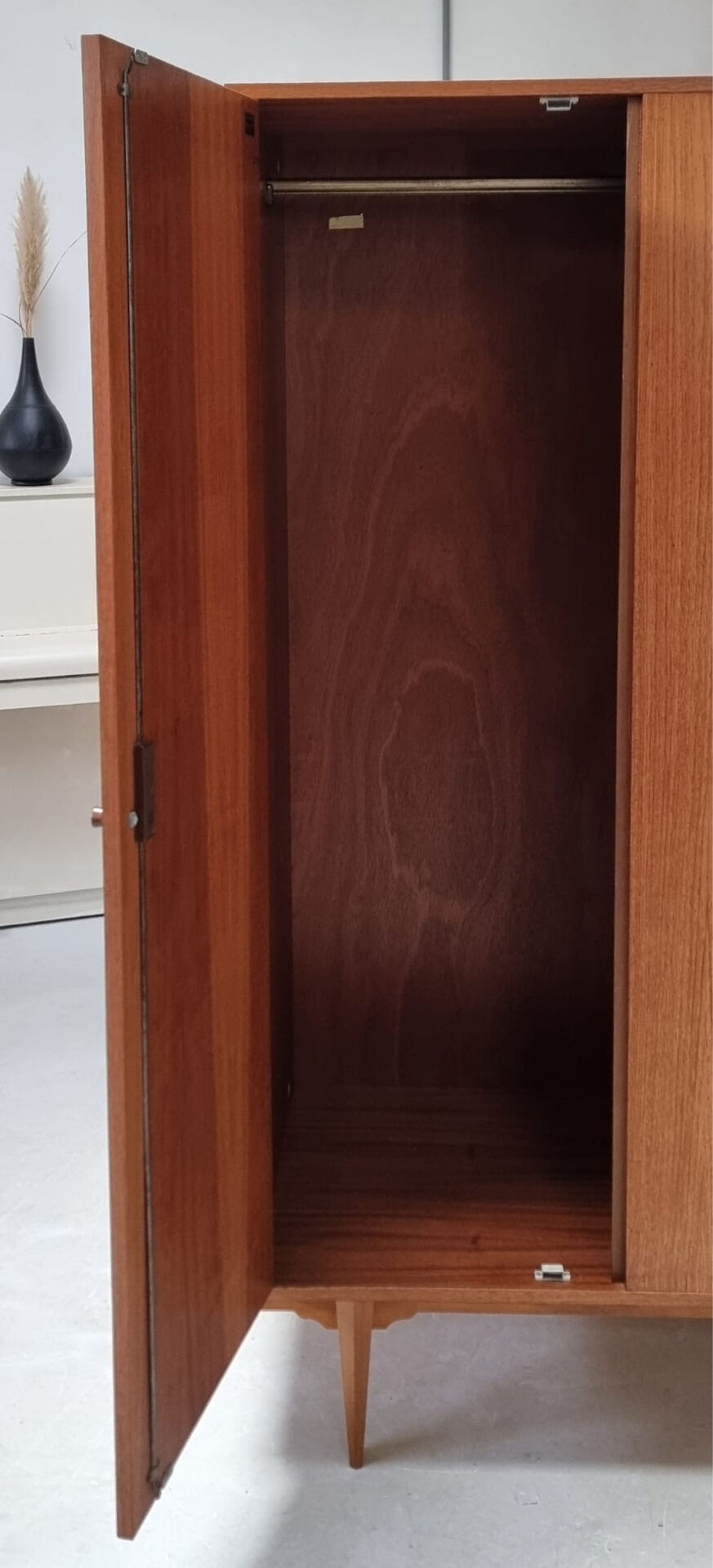 Armoire du milieu du siècle