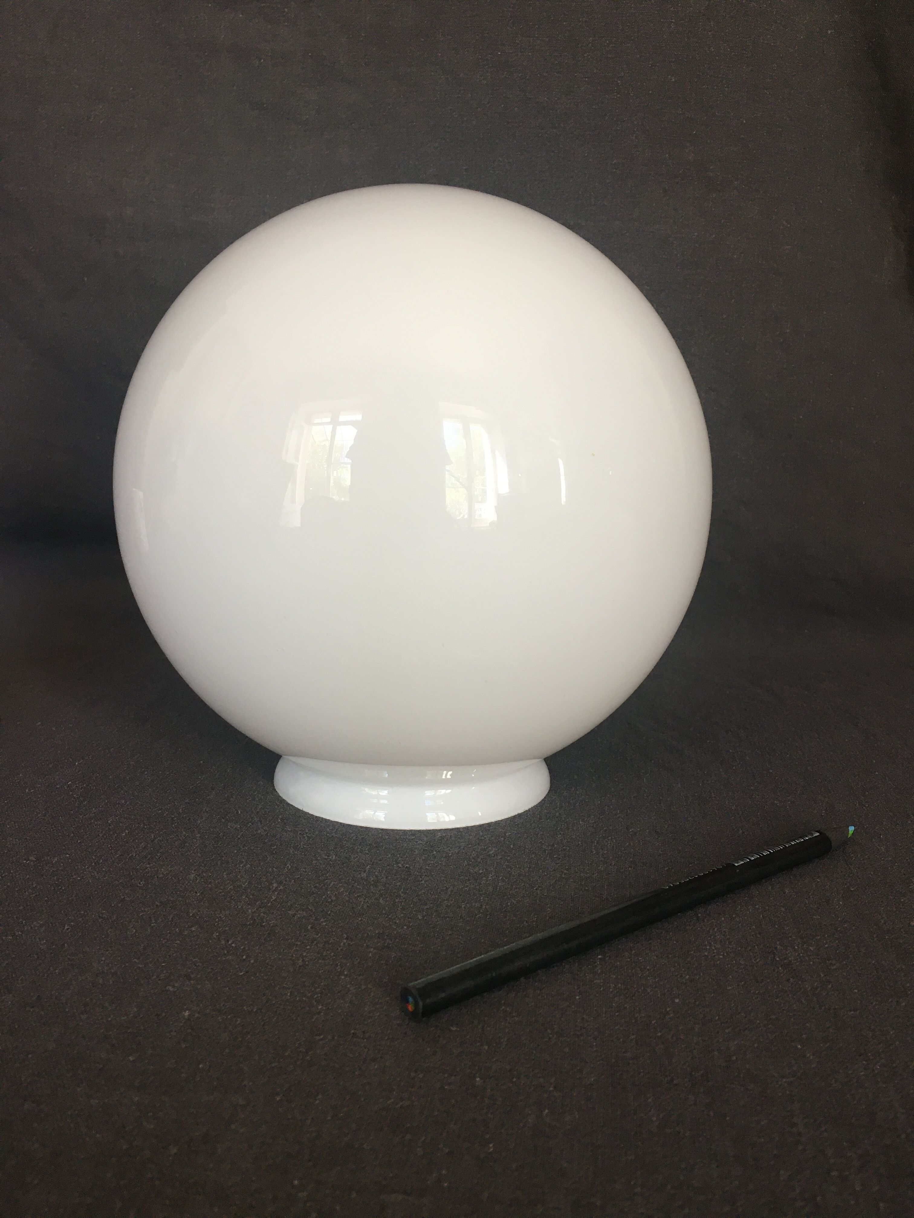 Globe in white opaline