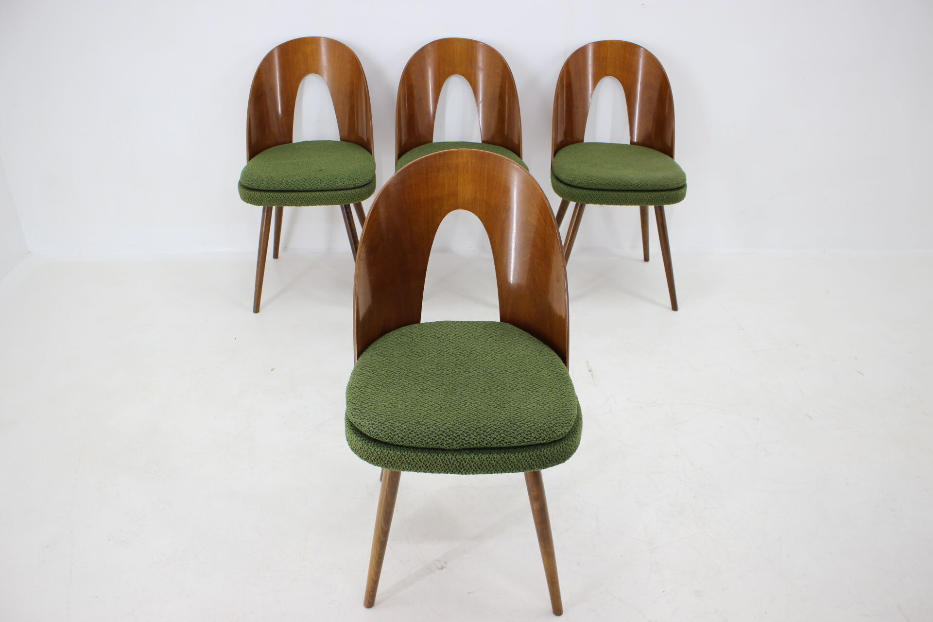 4 chaises d'Antonin Suman, Tchécoslovaquie, 1960