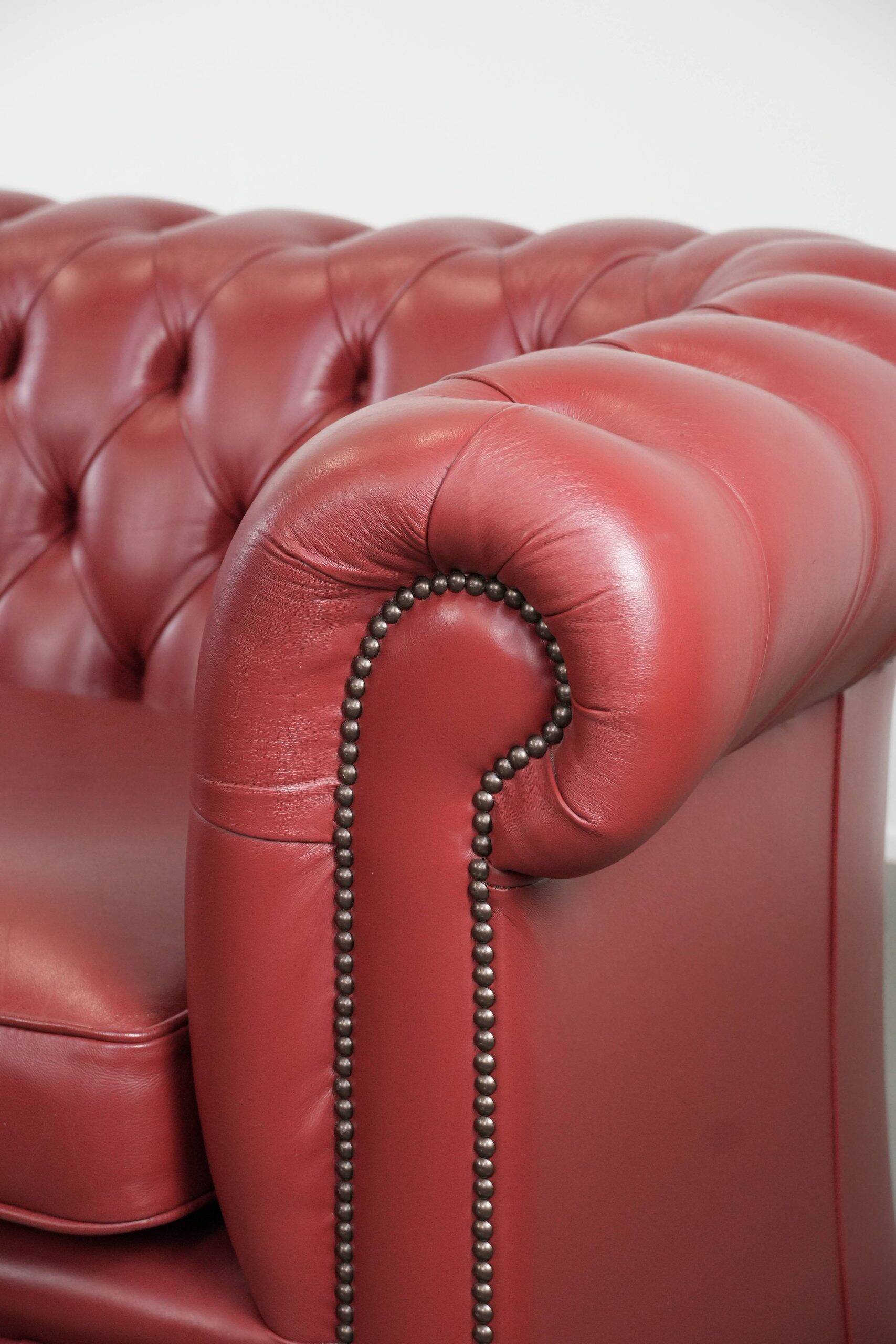 English cowhide Chesterfield 2.5-seater sofa in a stunning red colour