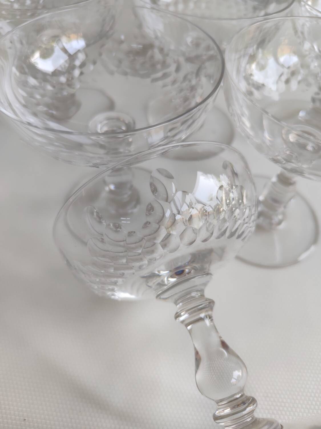 12 coupes à champagne en cristal Baccarat, vers 1920