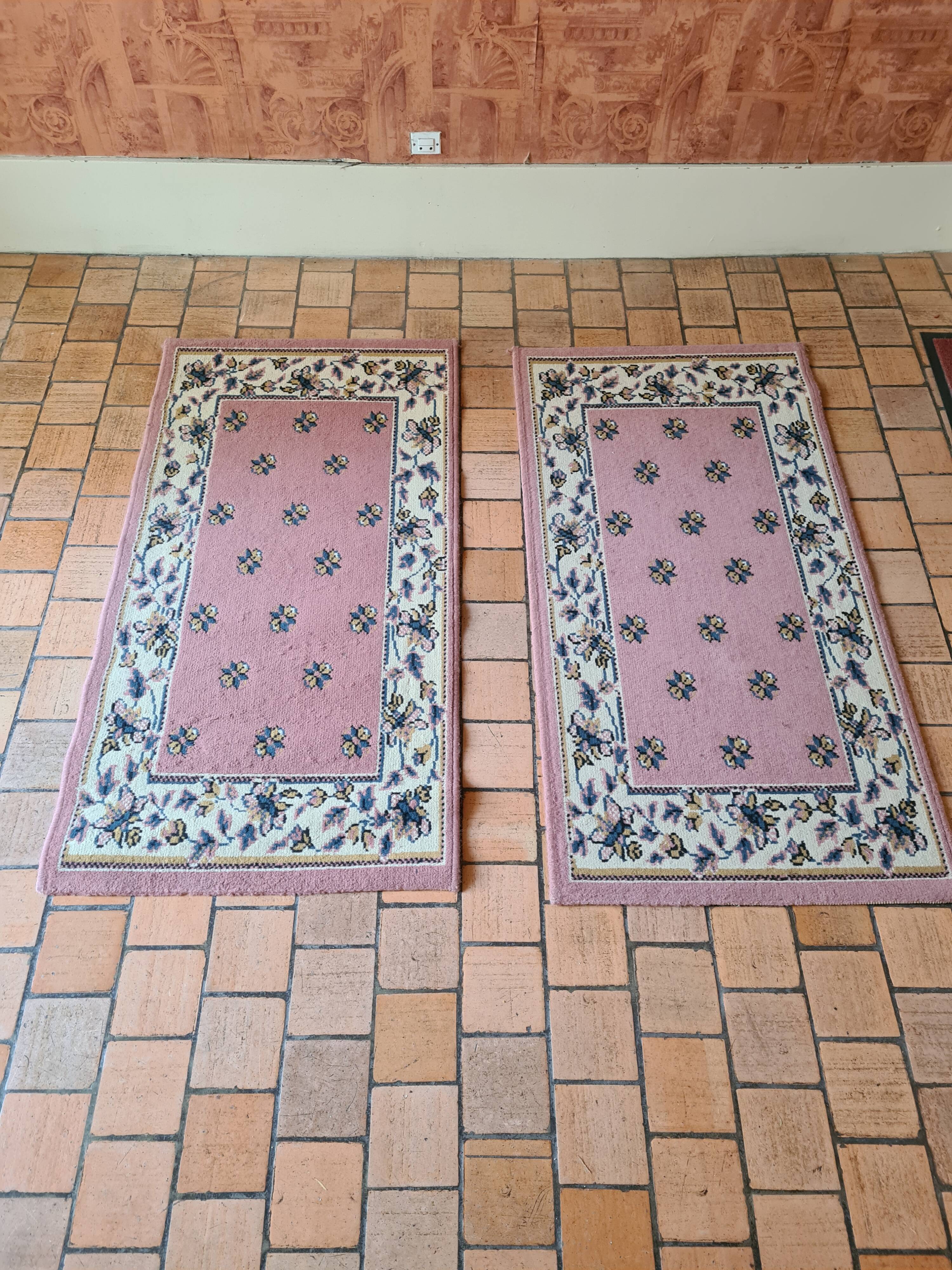 Pair of front of bed rugs 2 times 1m10 x 0m57