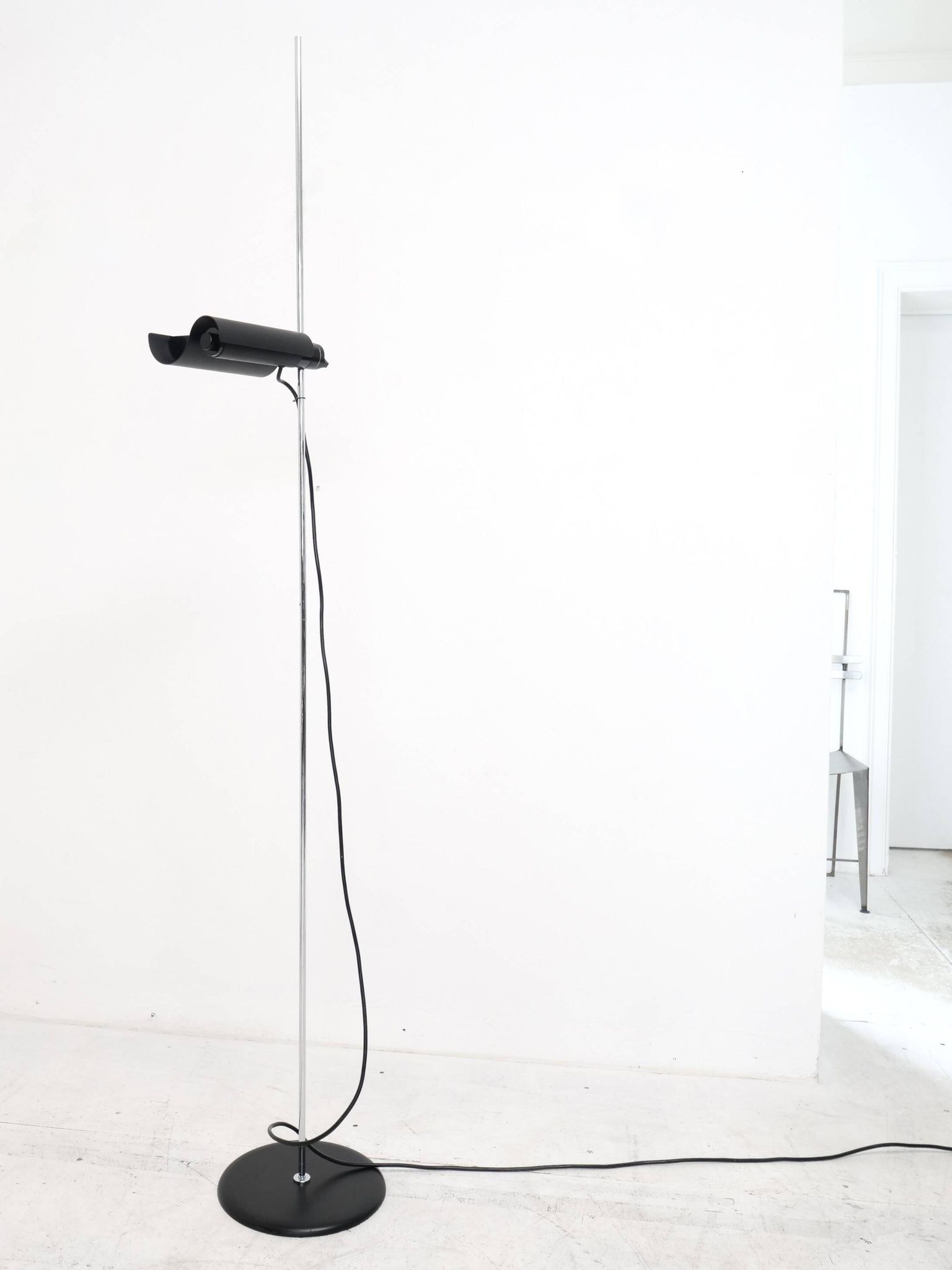 Lampadaire Oluce modèle DIM 333 de Vico Magistretti
