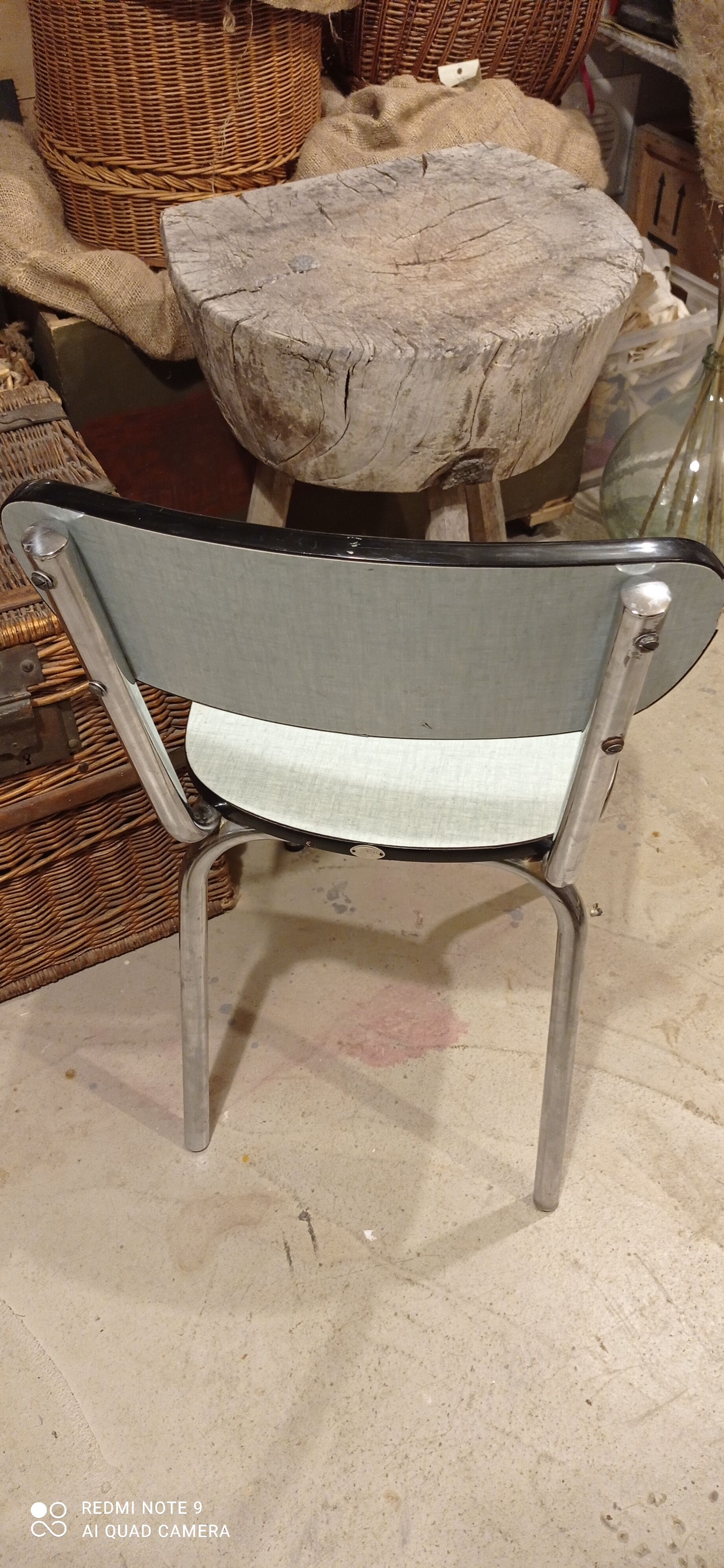 Chaises vert d'eau formica dépareillées