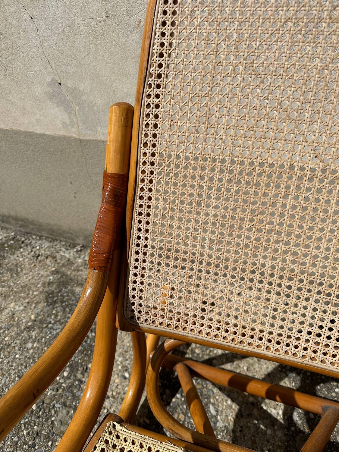 Fauteuil Thonet bois courbé et cannage, 1900 - La Brocante Occitane