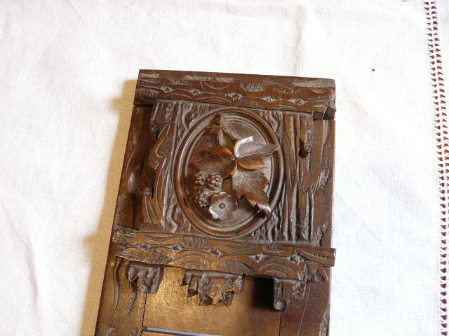 Ancien serre livre extensible forêt noire décor floral