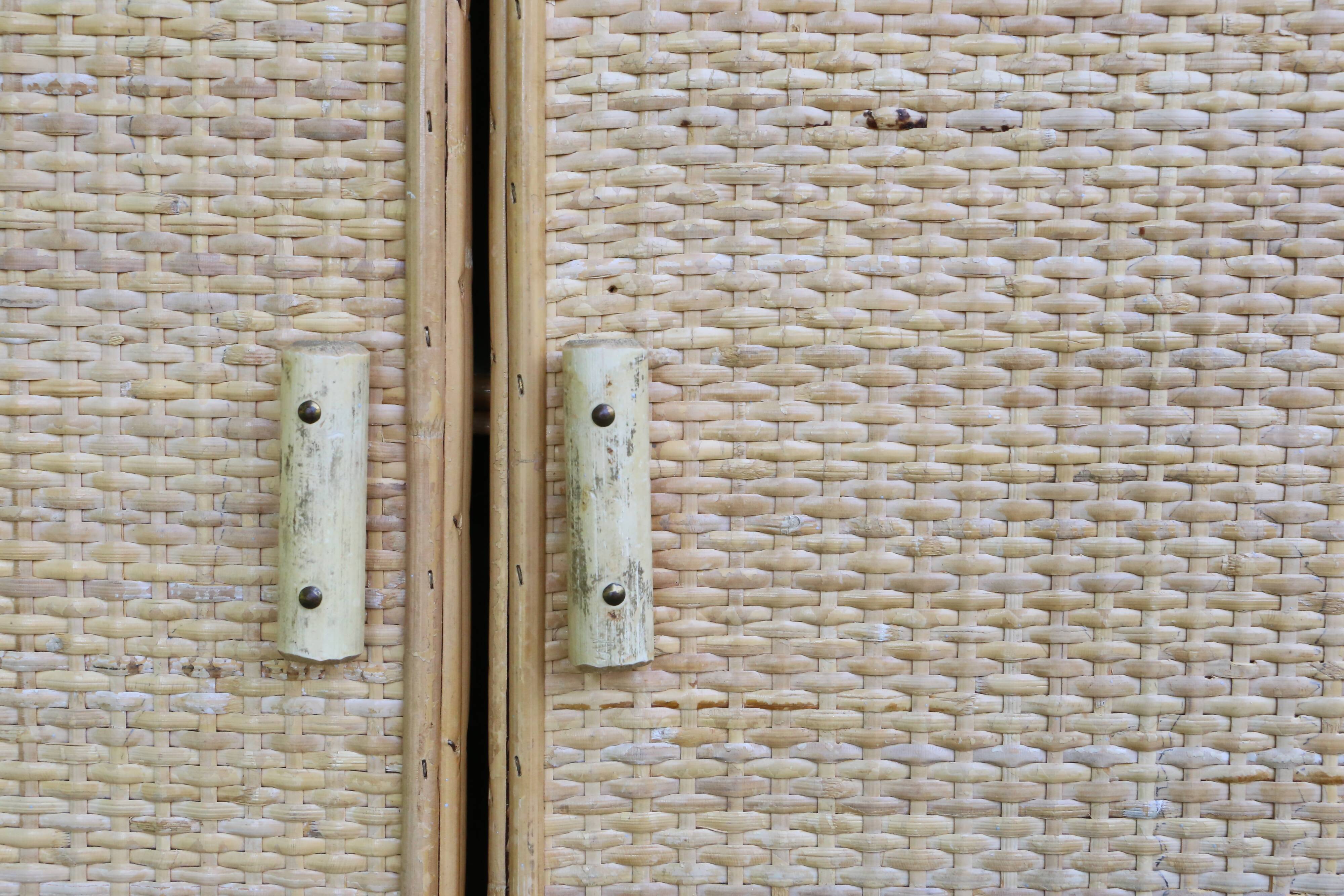 Armoire en rotin vintage