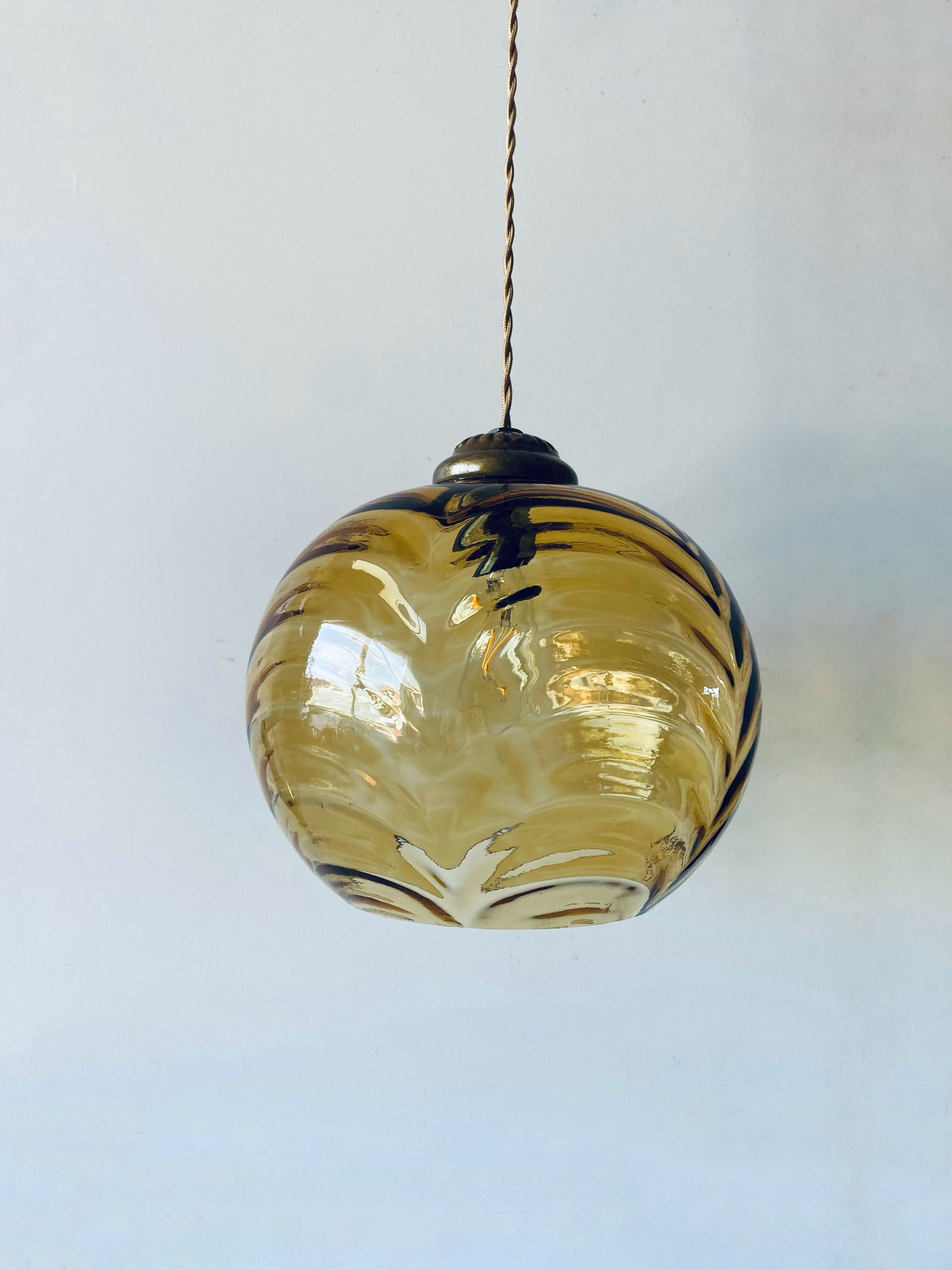 Amber glass ball suspension