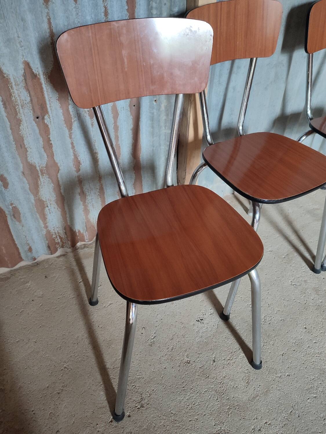 Lot de 4 chaises en formica