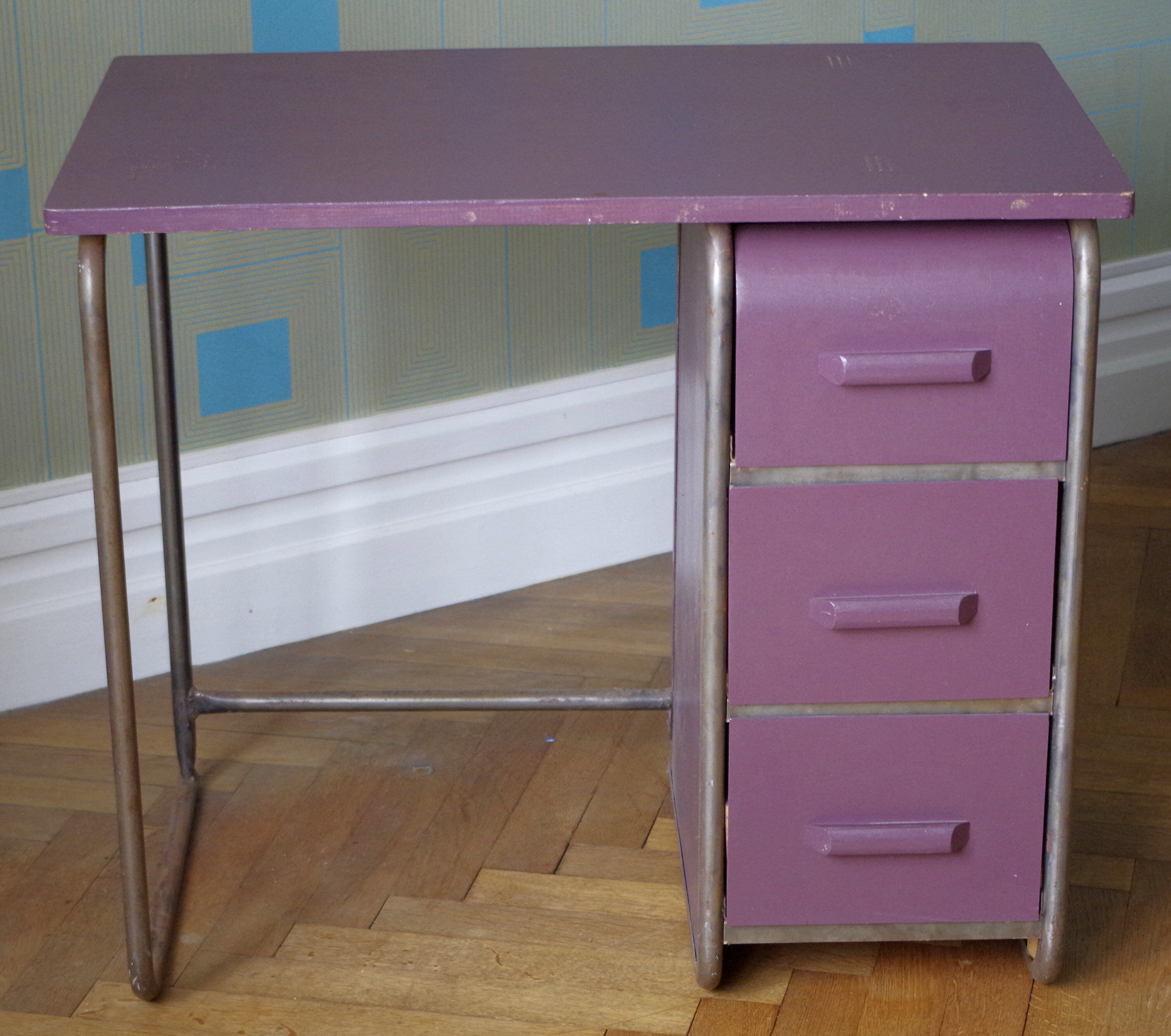 Industrial office in wood and metal