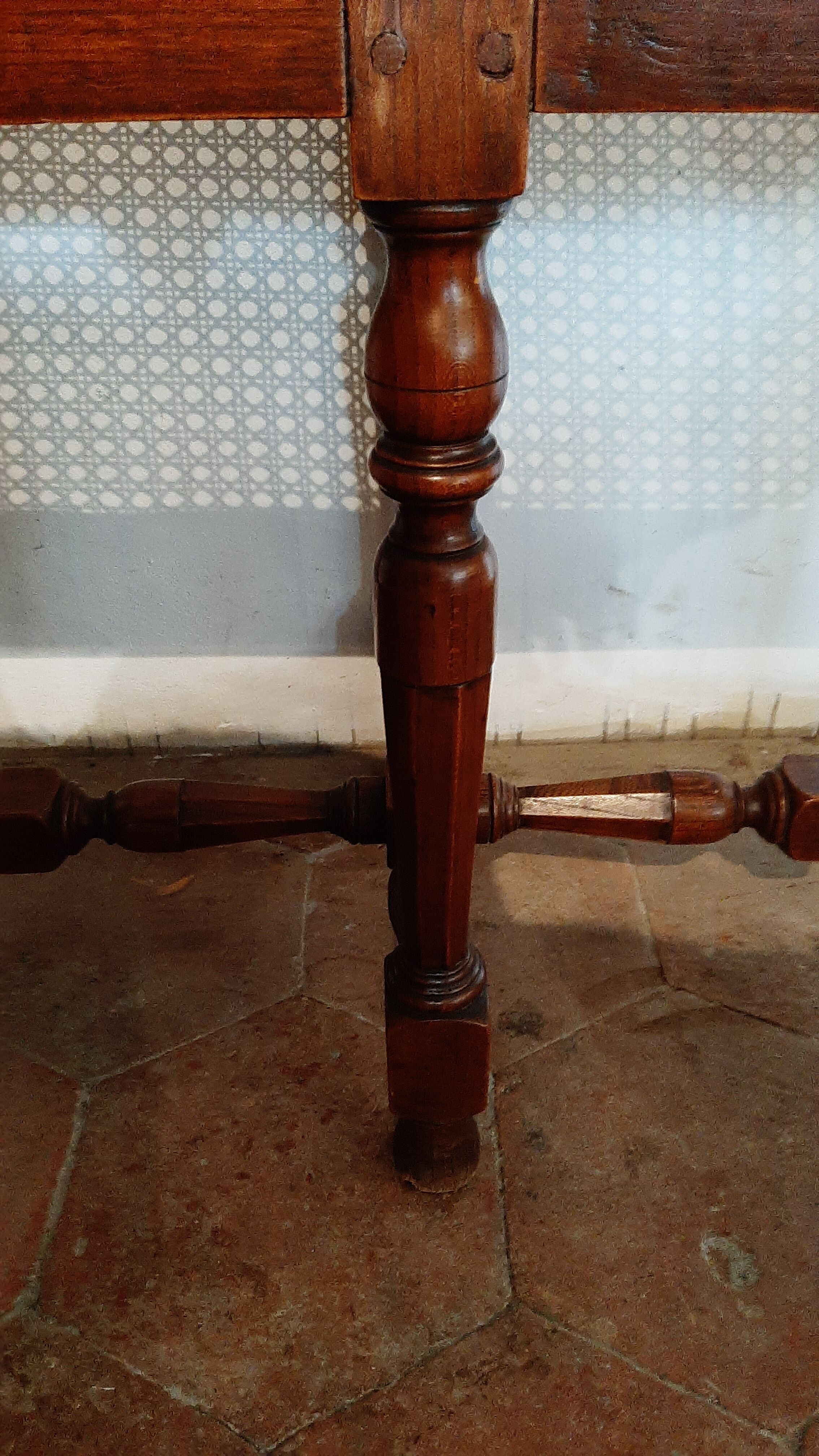 Banquette de piano bout de lit bois & cannage