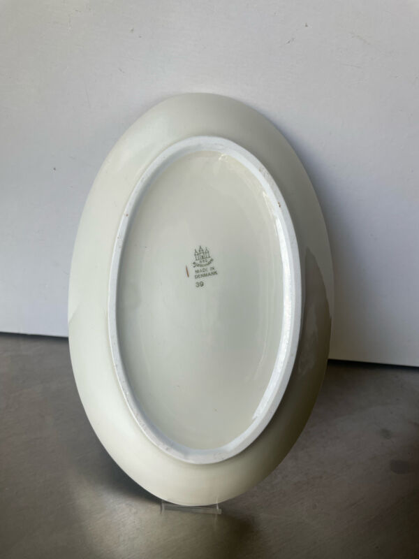 Plat ovale par Bing & Grøndahl pour Royal Copenhagen