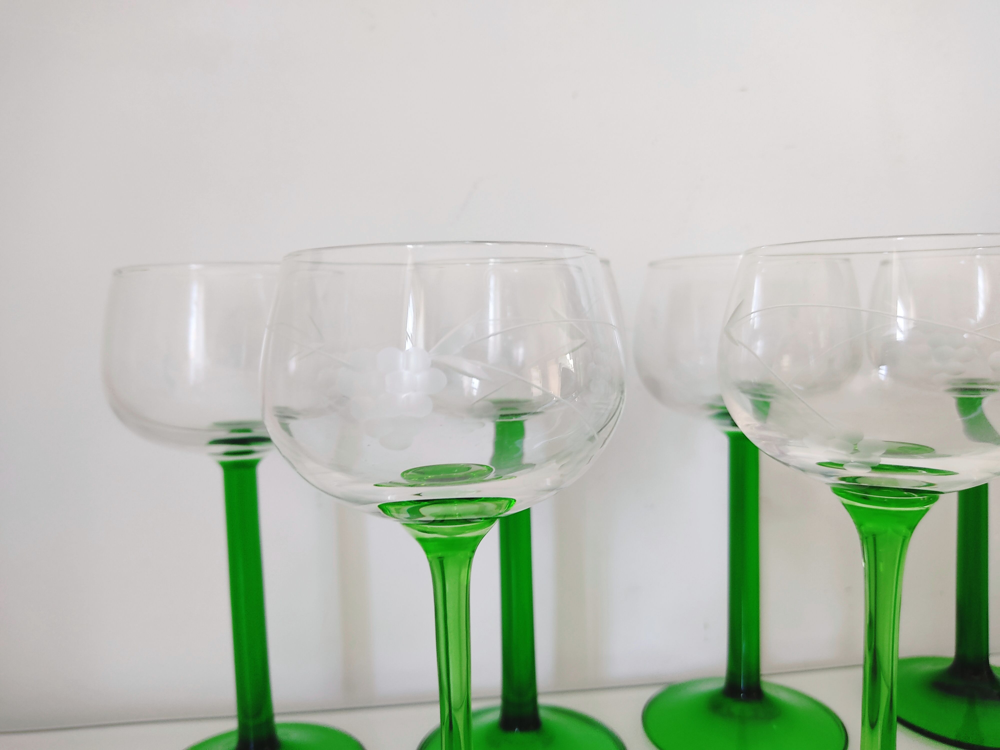 Set of 8 Glasses of La Rochère Crystal Wine and Glass
