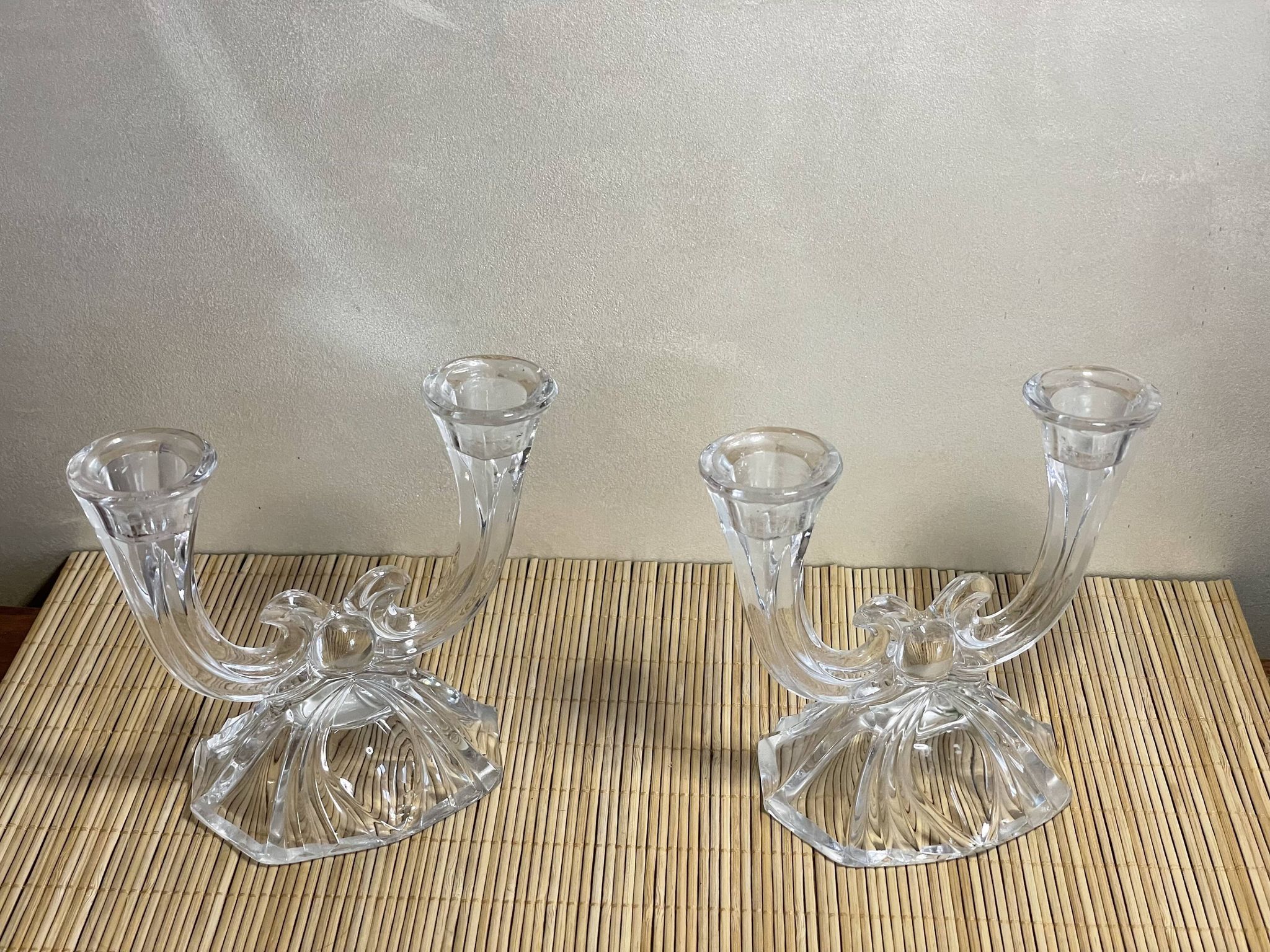 Duo de bougeoirs en verre 2 branches