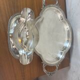 Presentation dish and its integrated sauceboat