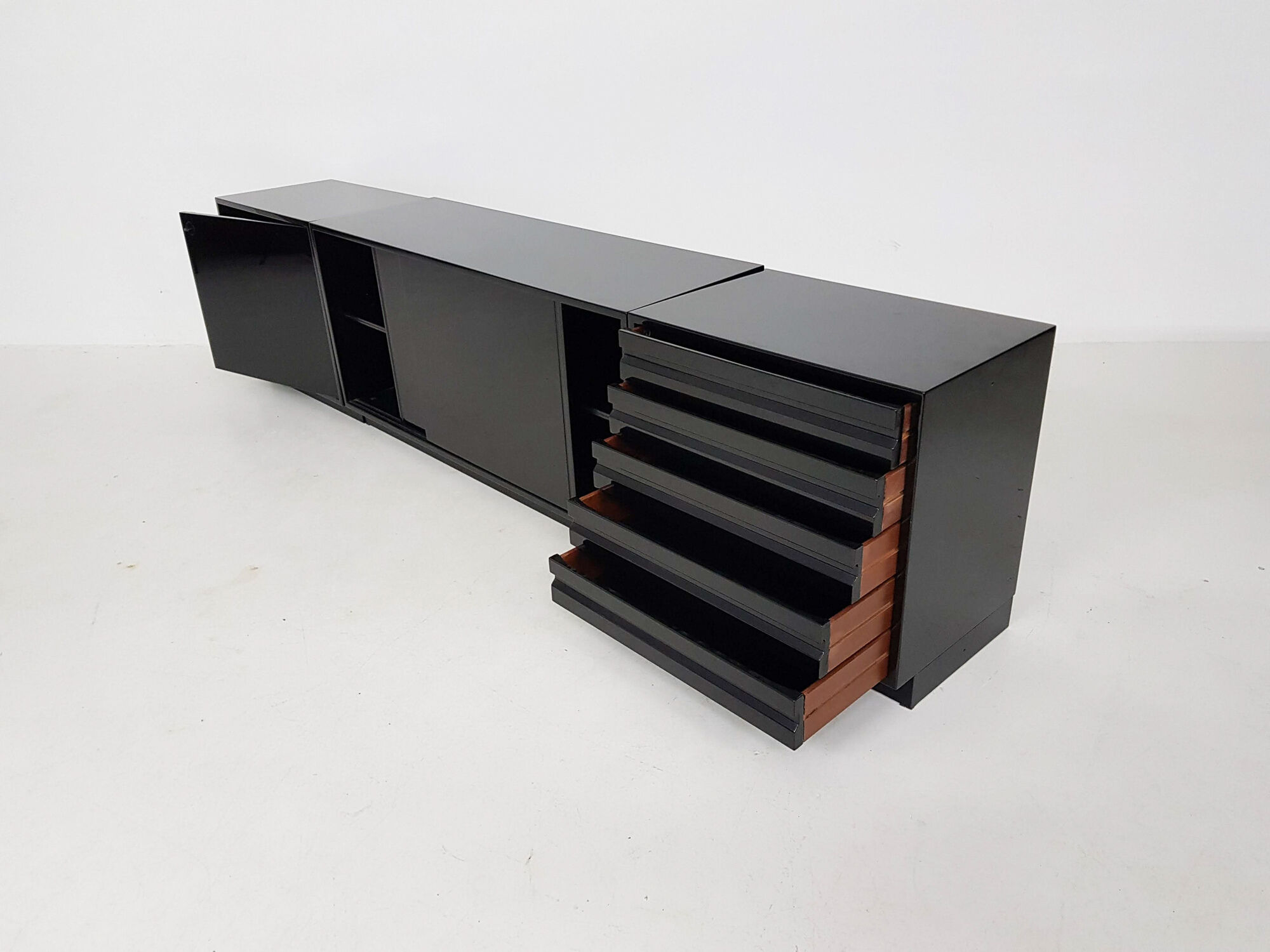Osvaldo Borsani for Tecno "Model SE" Black Piano Gloss Sideboard, Italy 1951
