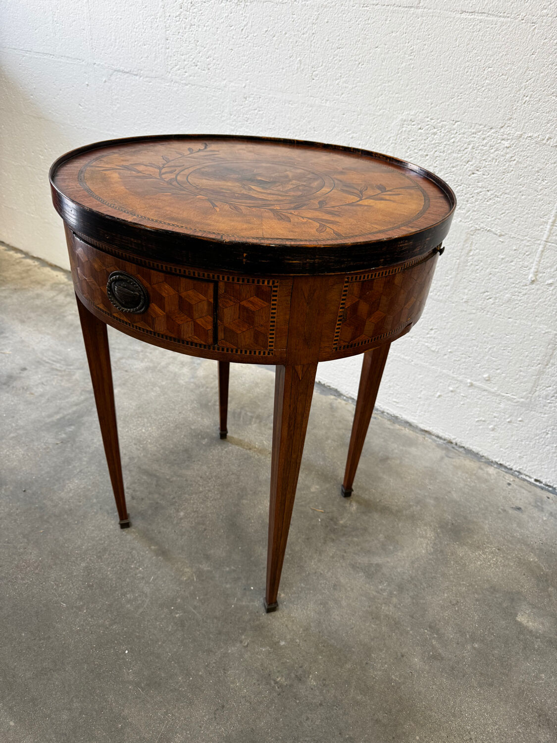 Bouillotte table/game table in Louis XVI style with marquetry circa 1900.