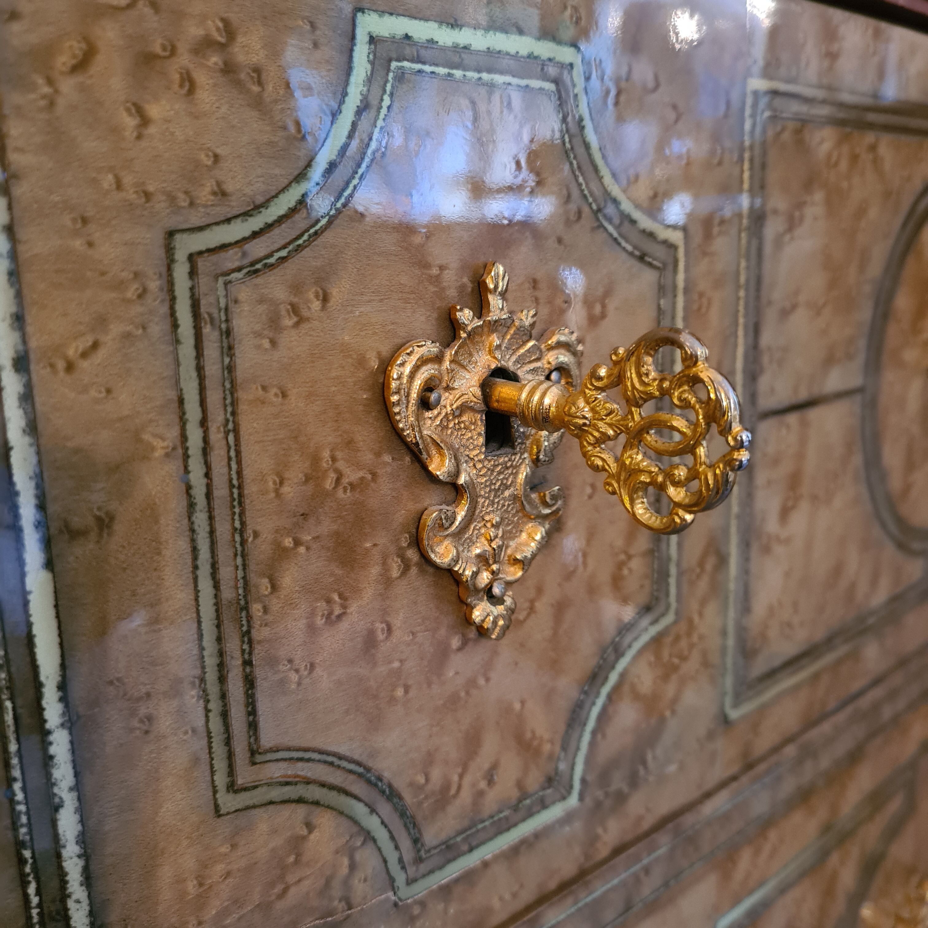 Bird's eye maple style chest of drawers circa 1980