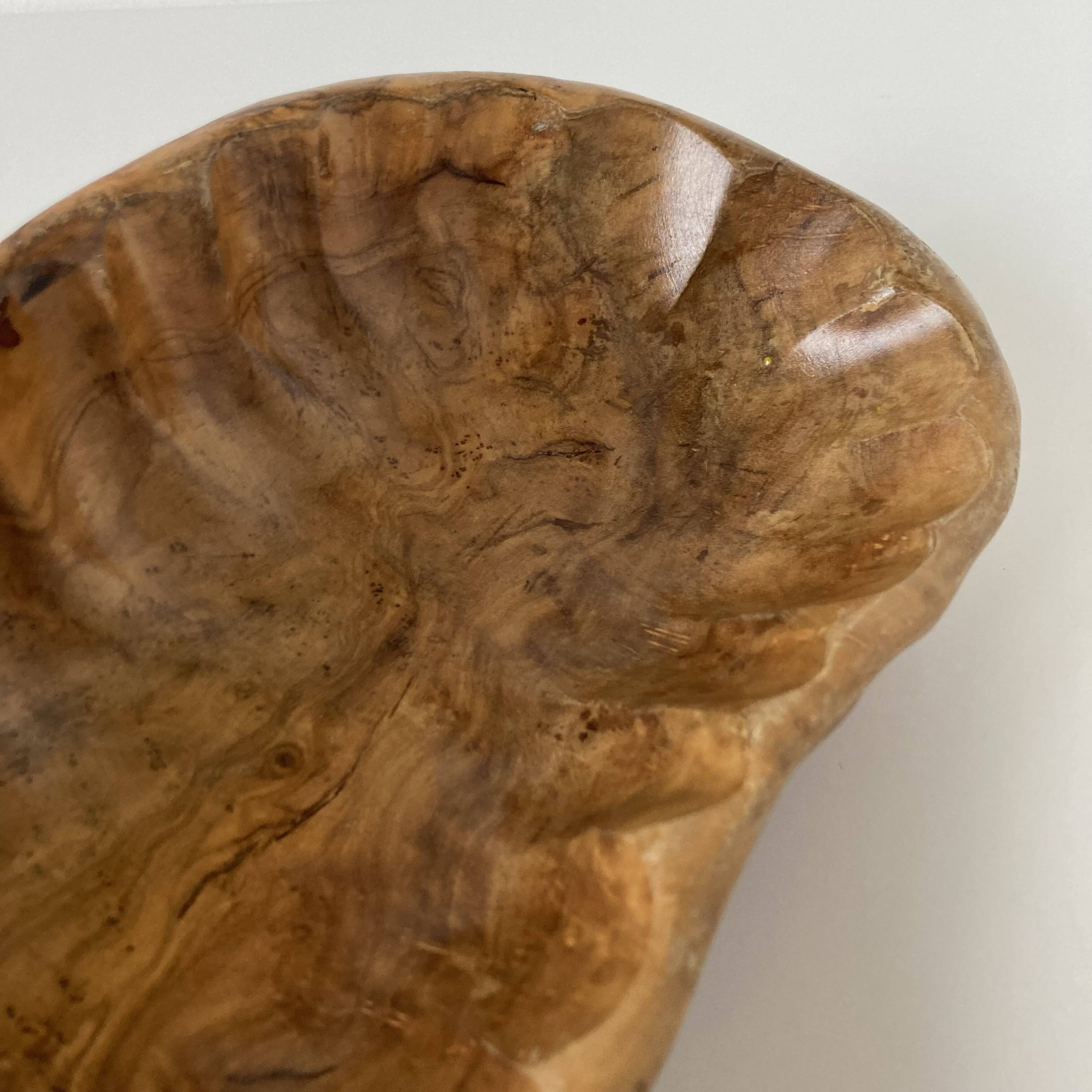 Beautiful vintage fruit bowl or pocket emptier in carved solid wood