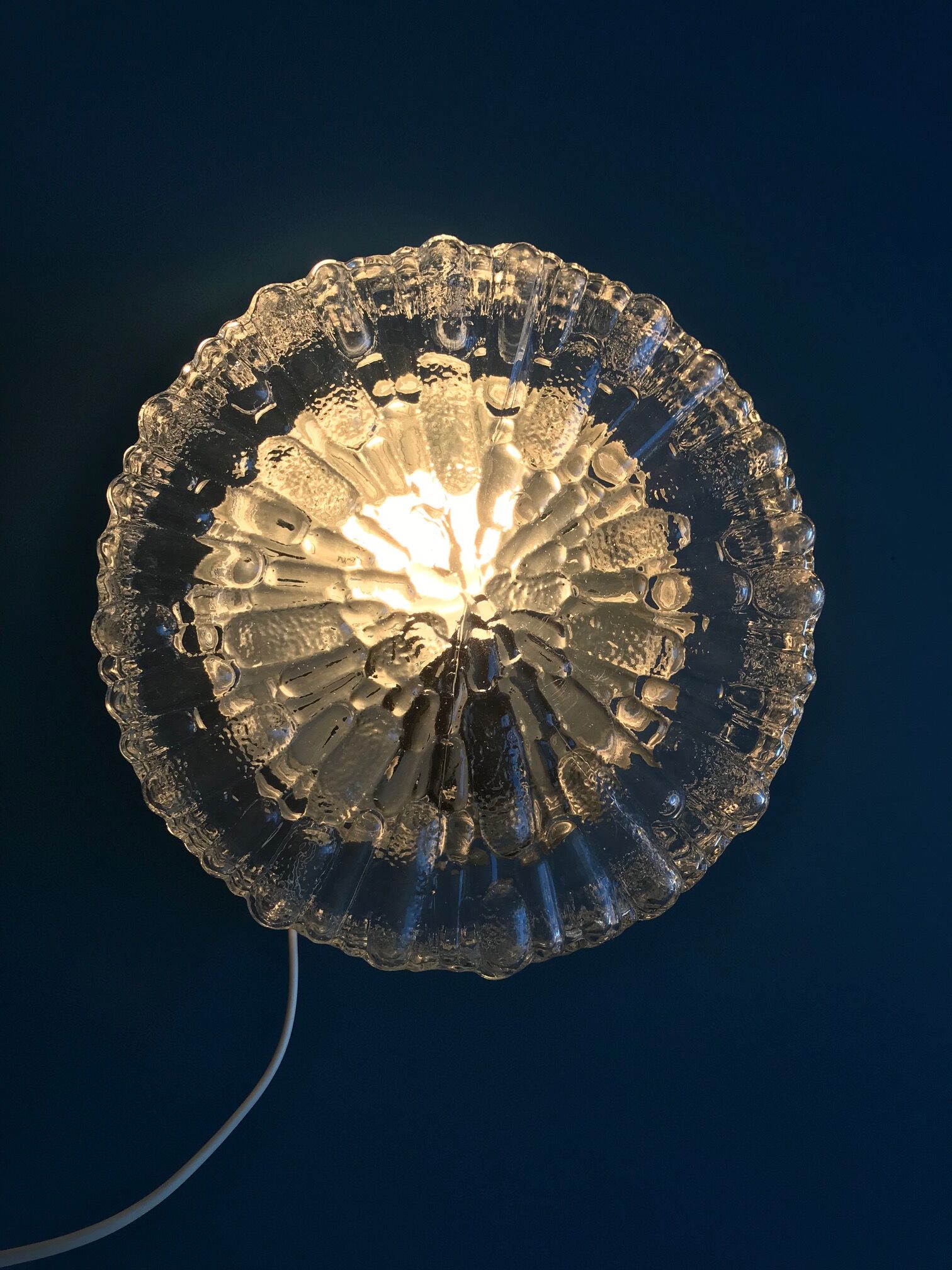 Round ceiling light in molded glass