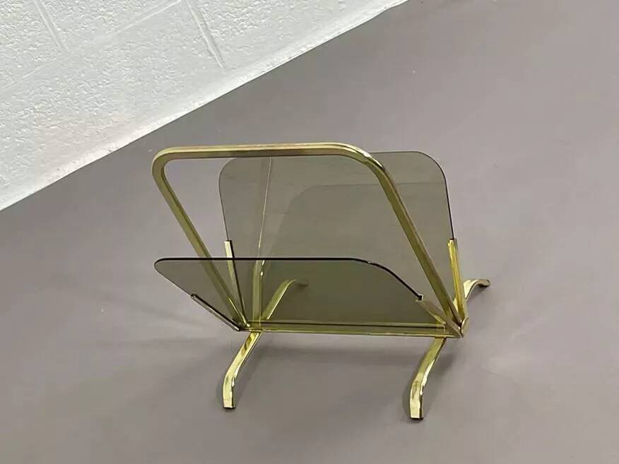 Porte revue en laiton et verre