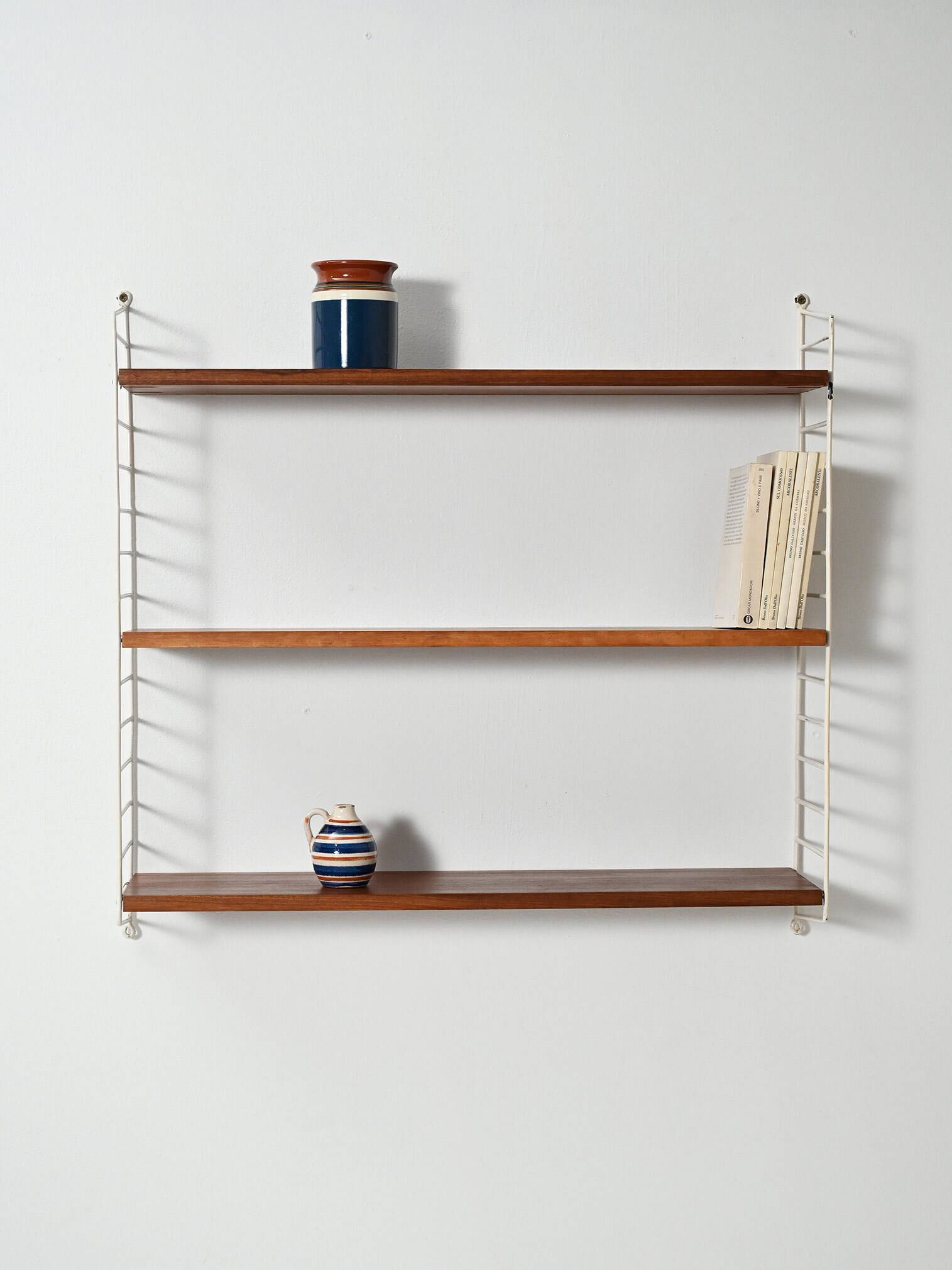 "Hylla" wall shelving system in teak