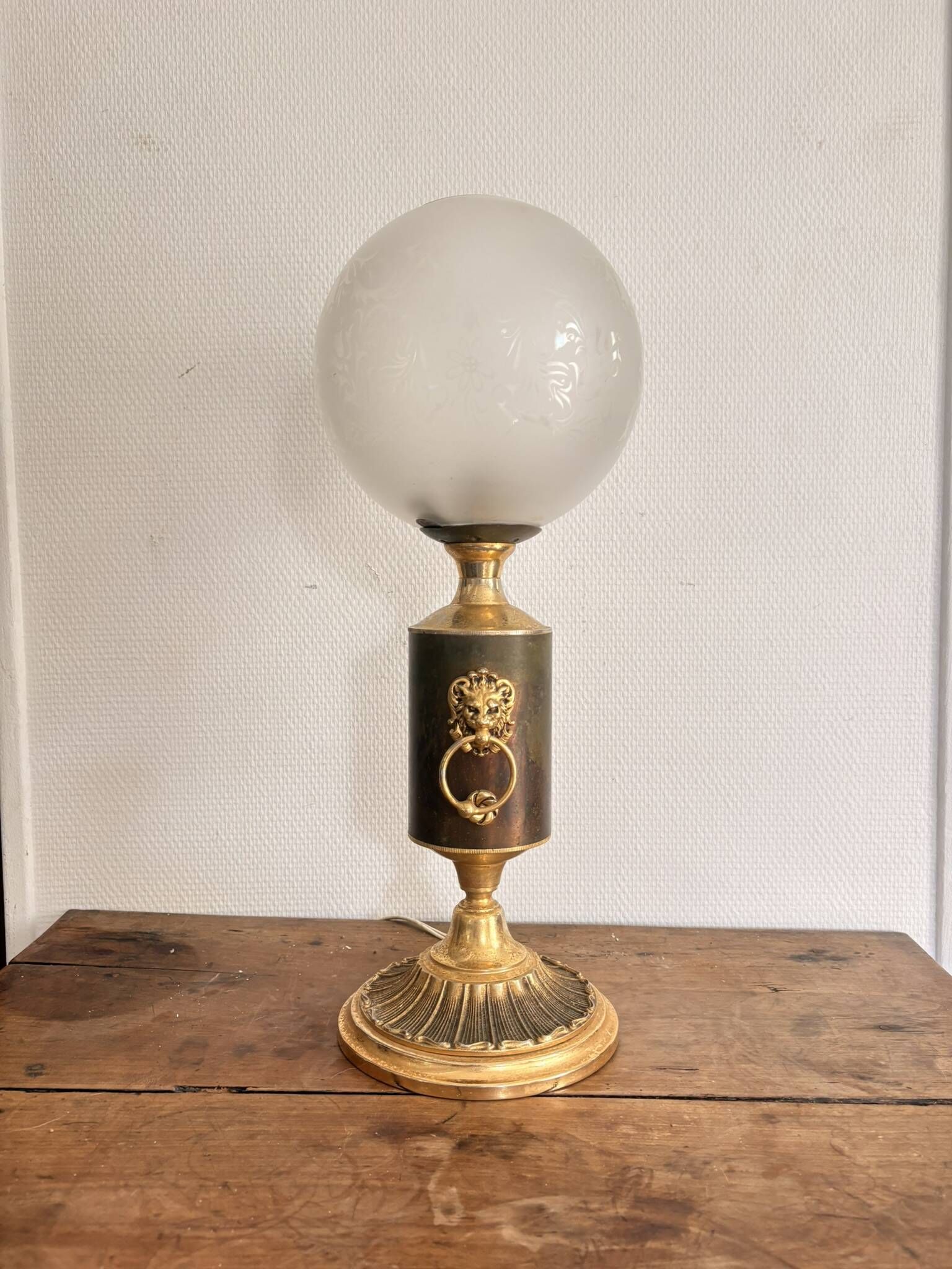 Ancien Lampe Style Neo classique Empire Lion Balthazar Globe Verre