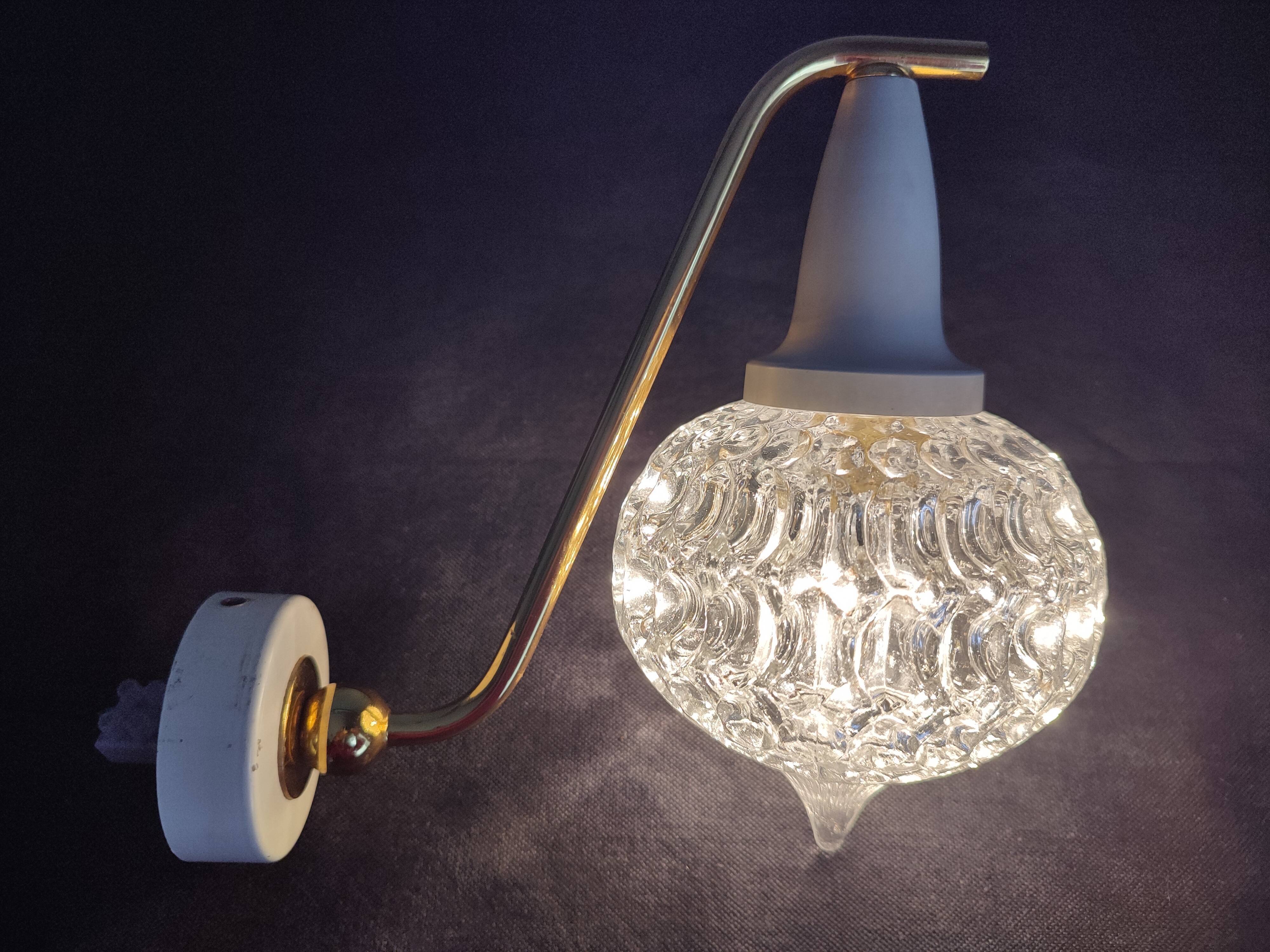 Small wall lamp in brass and vintage glass