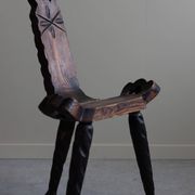 Sculpted wooden tripod chair in French Wabi Sabi, early 20th century.