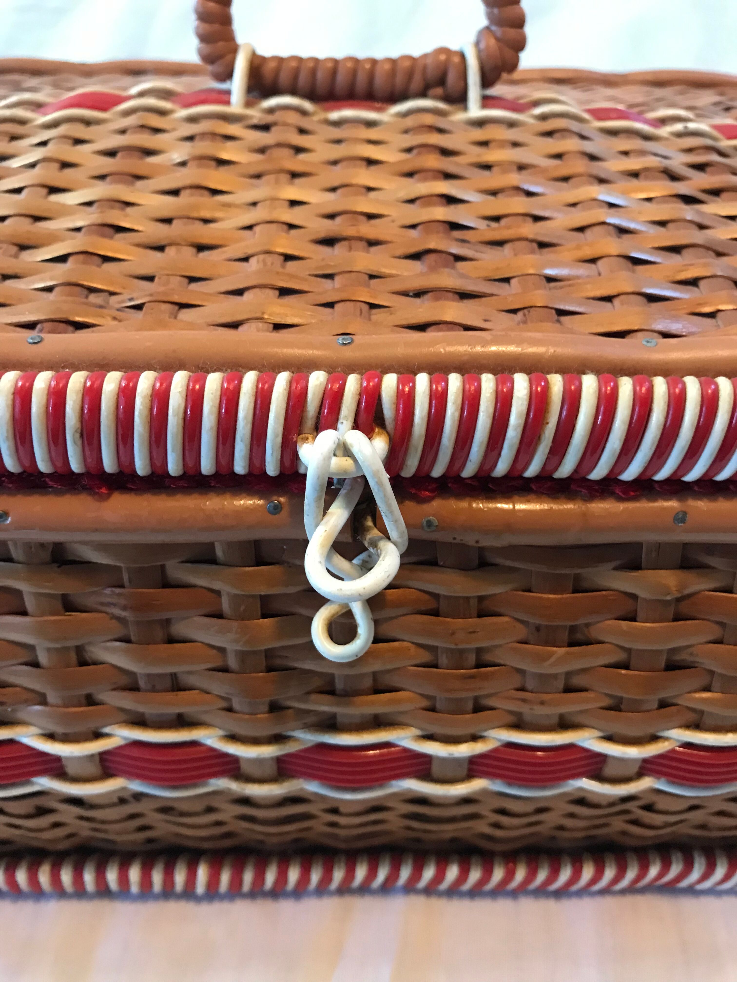 Vintage wicker and "scoubidou" box