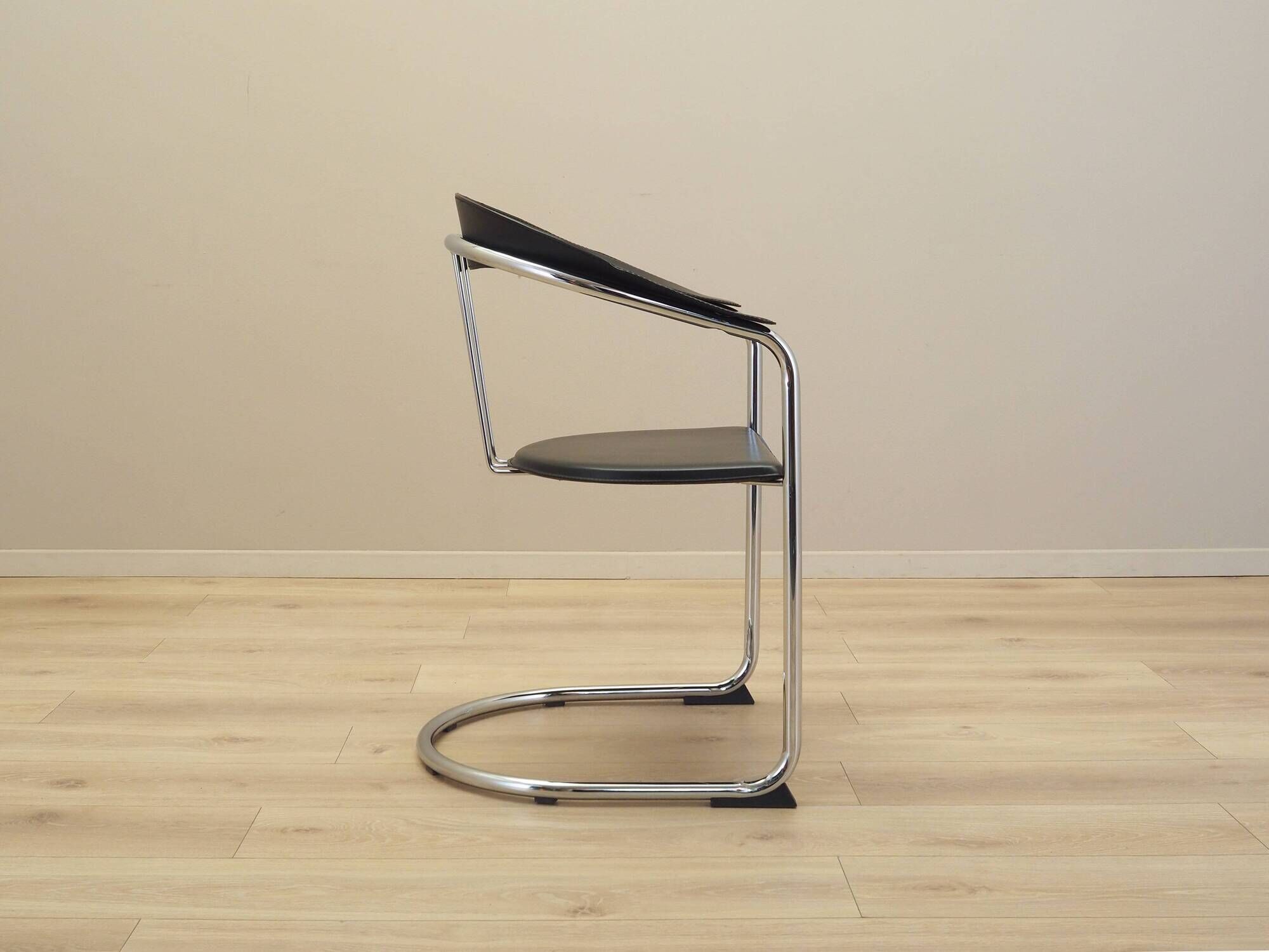 Set of four chairs, Italian design, 1980s, production: Italy