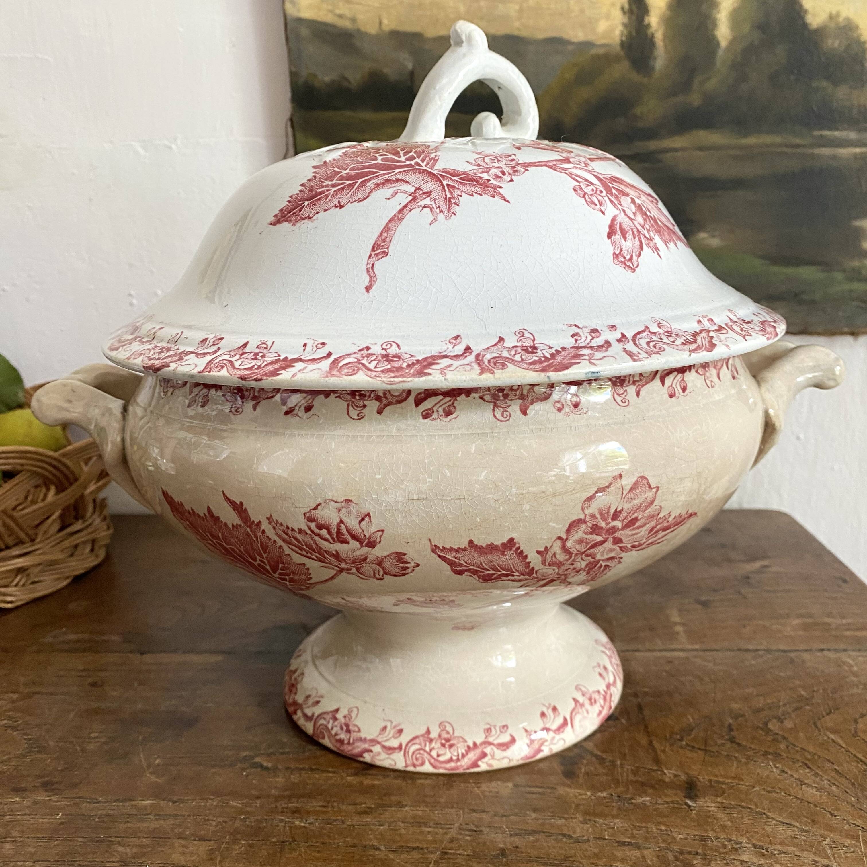 Antique ironstone tureen St Amand, Richelieu, 1920