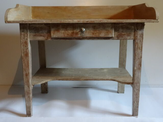 Wooden dressing table