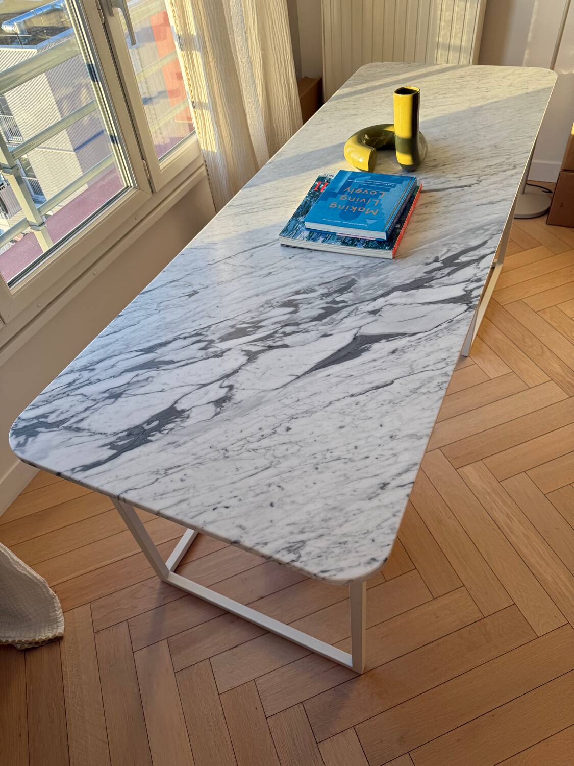 Table en marbre de Carrare