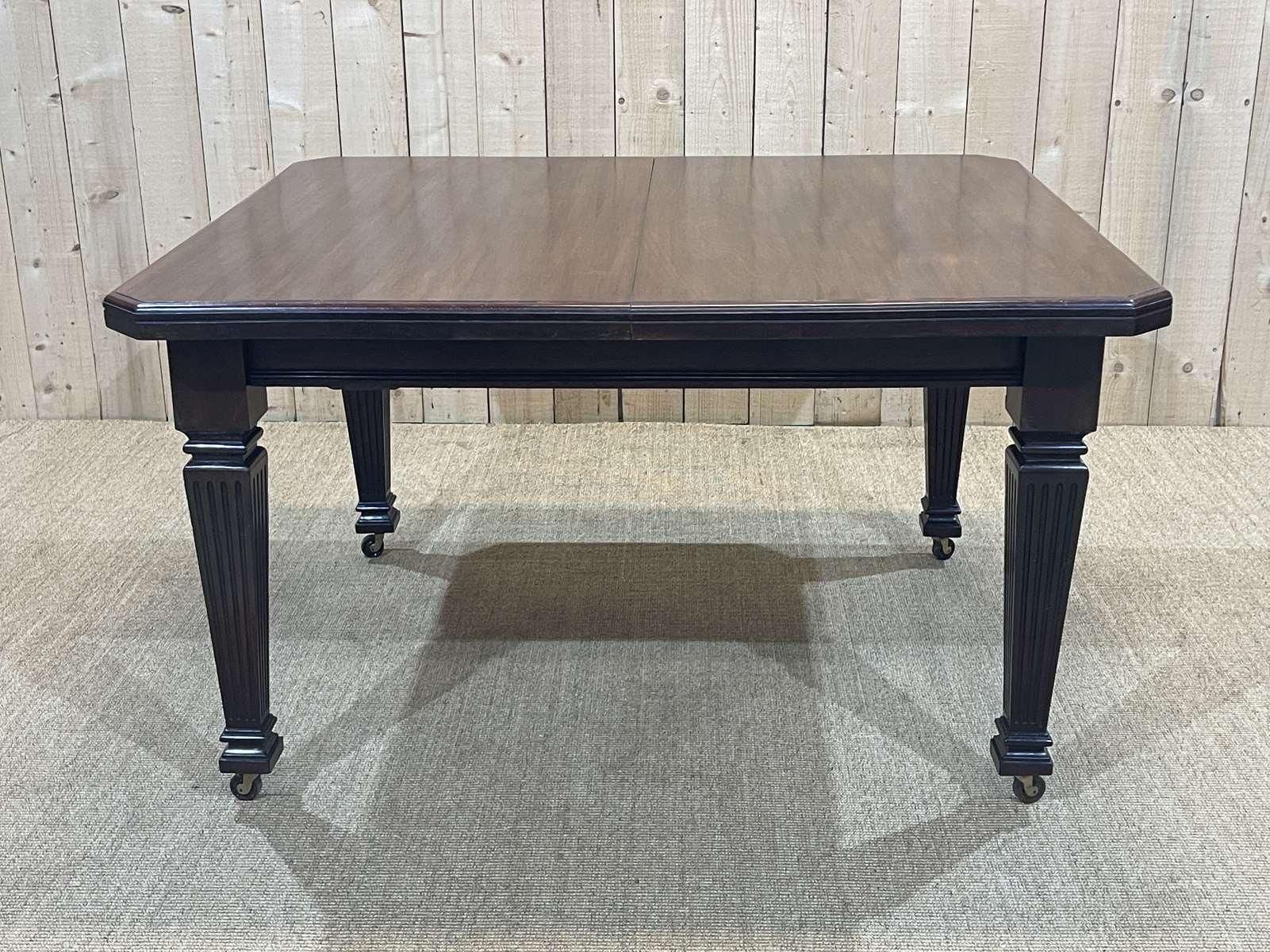 English mahogany table from the 1930s with an extension