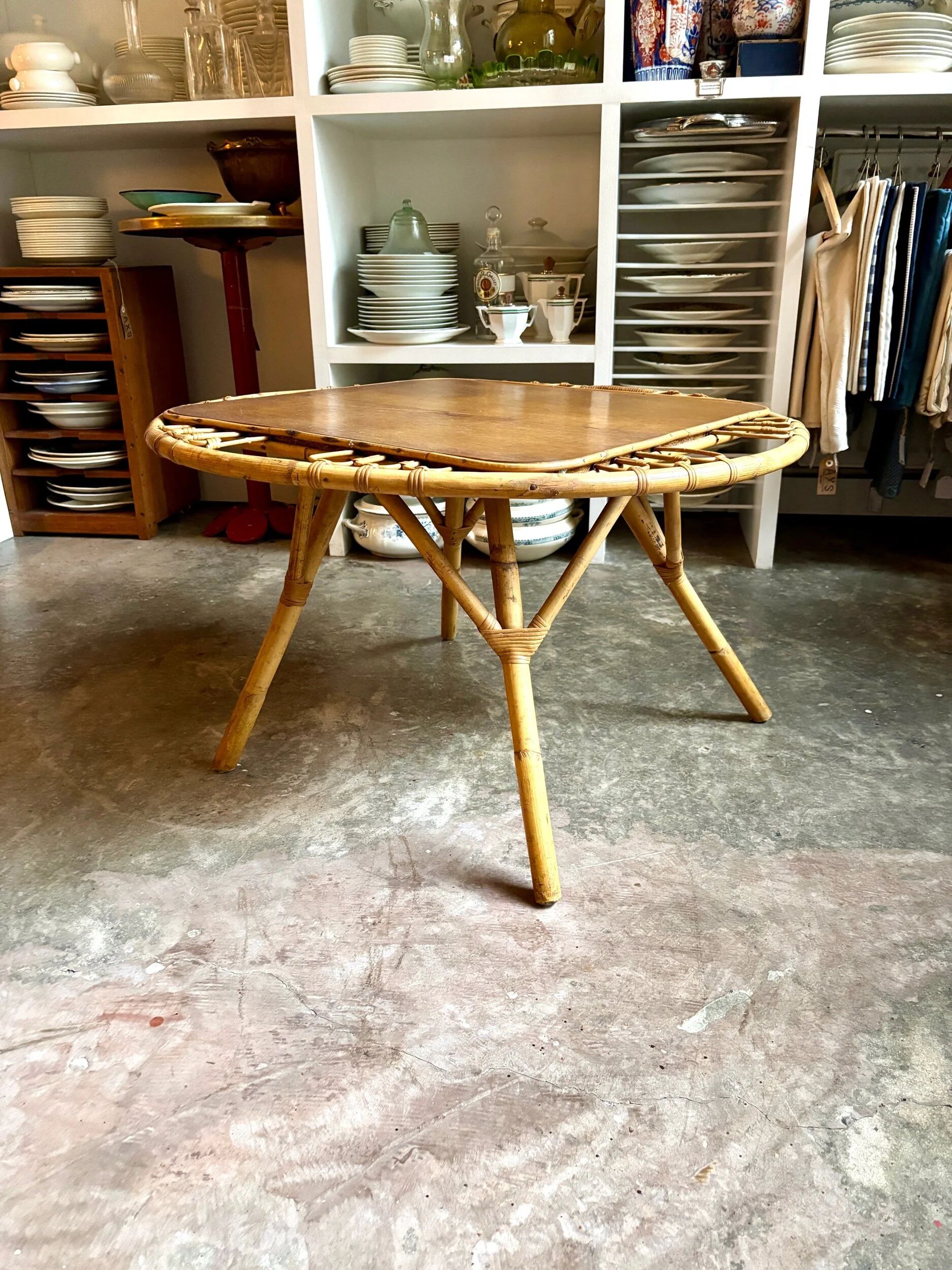Wood and rattan coffee table, 1960s ⌀ 85 cm