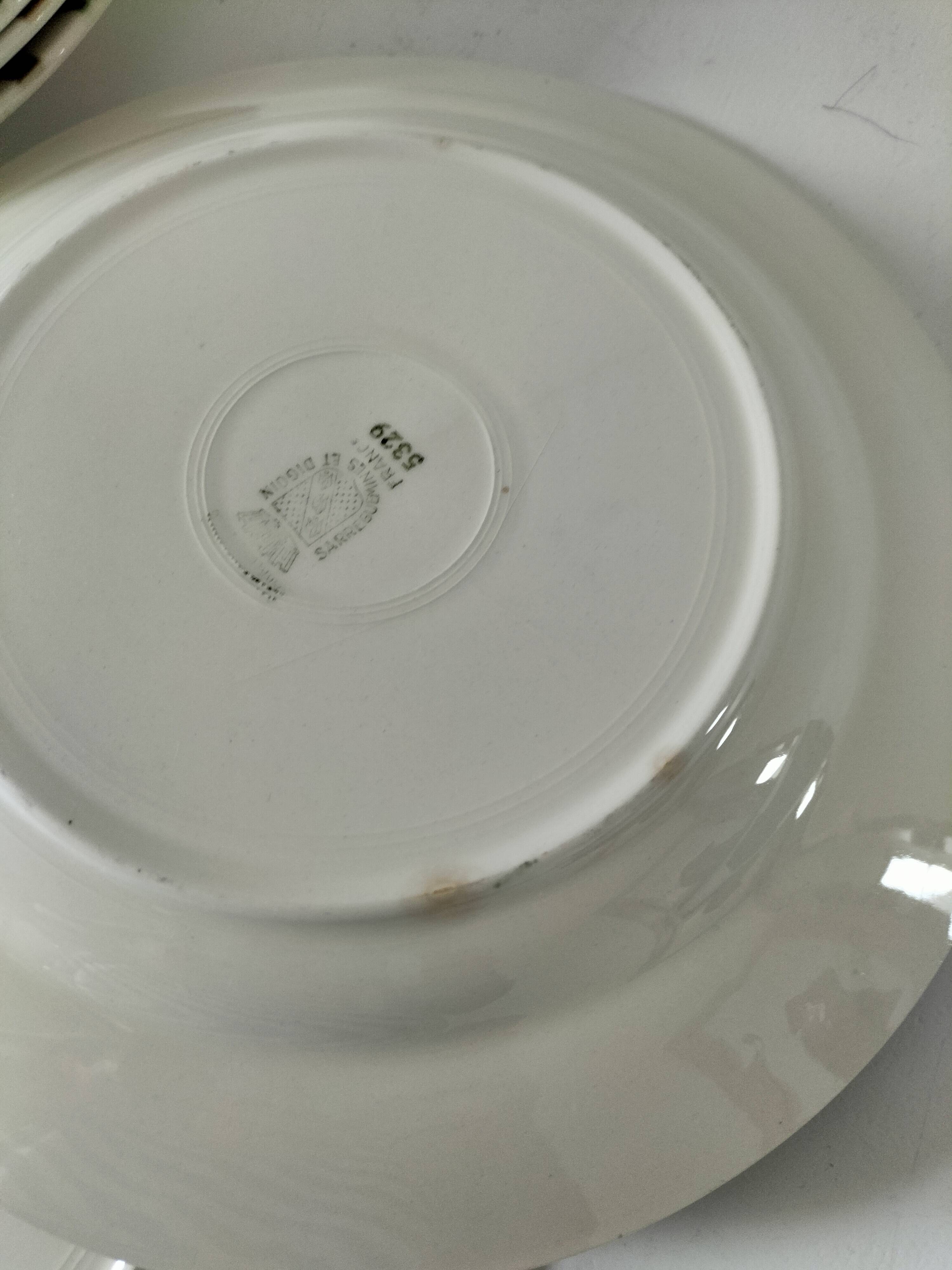 8 vintage flat plates Sarreguemines Digoin model 5329