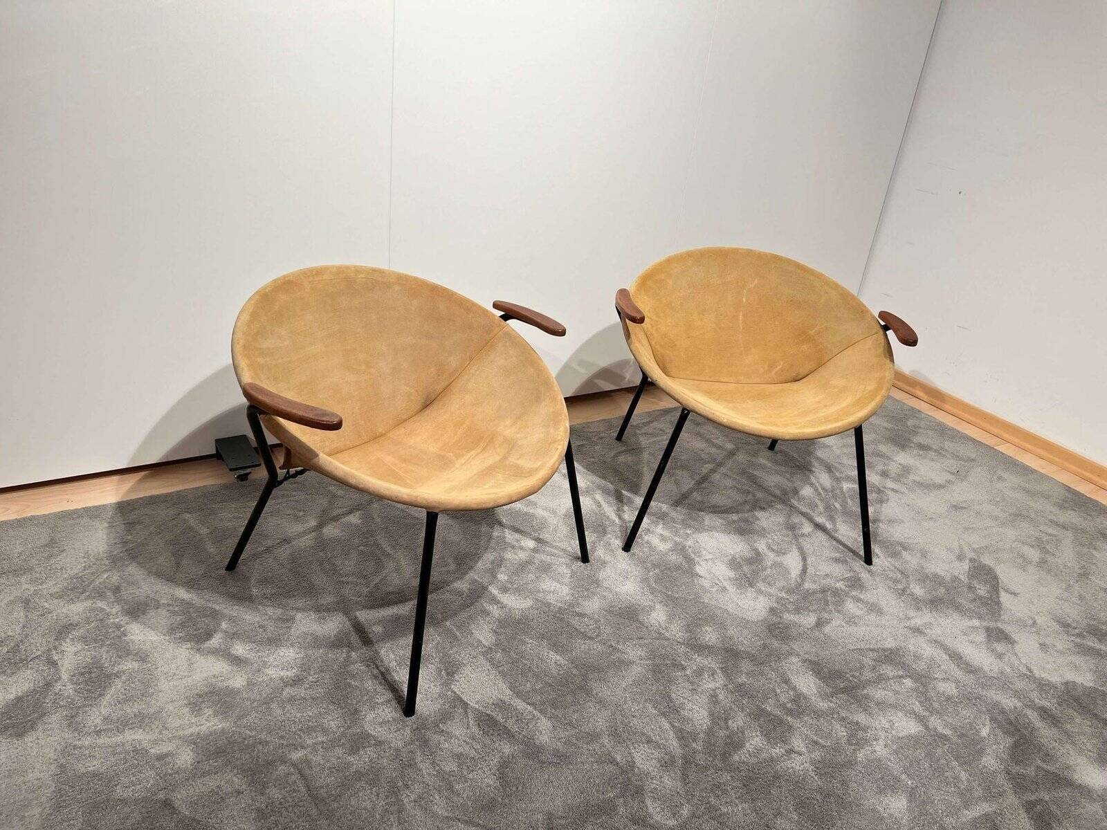 Ensemble de fauteuils lounge en cuir suédé jaune attribués à Hans Olsen, Danemark, années 1960.
