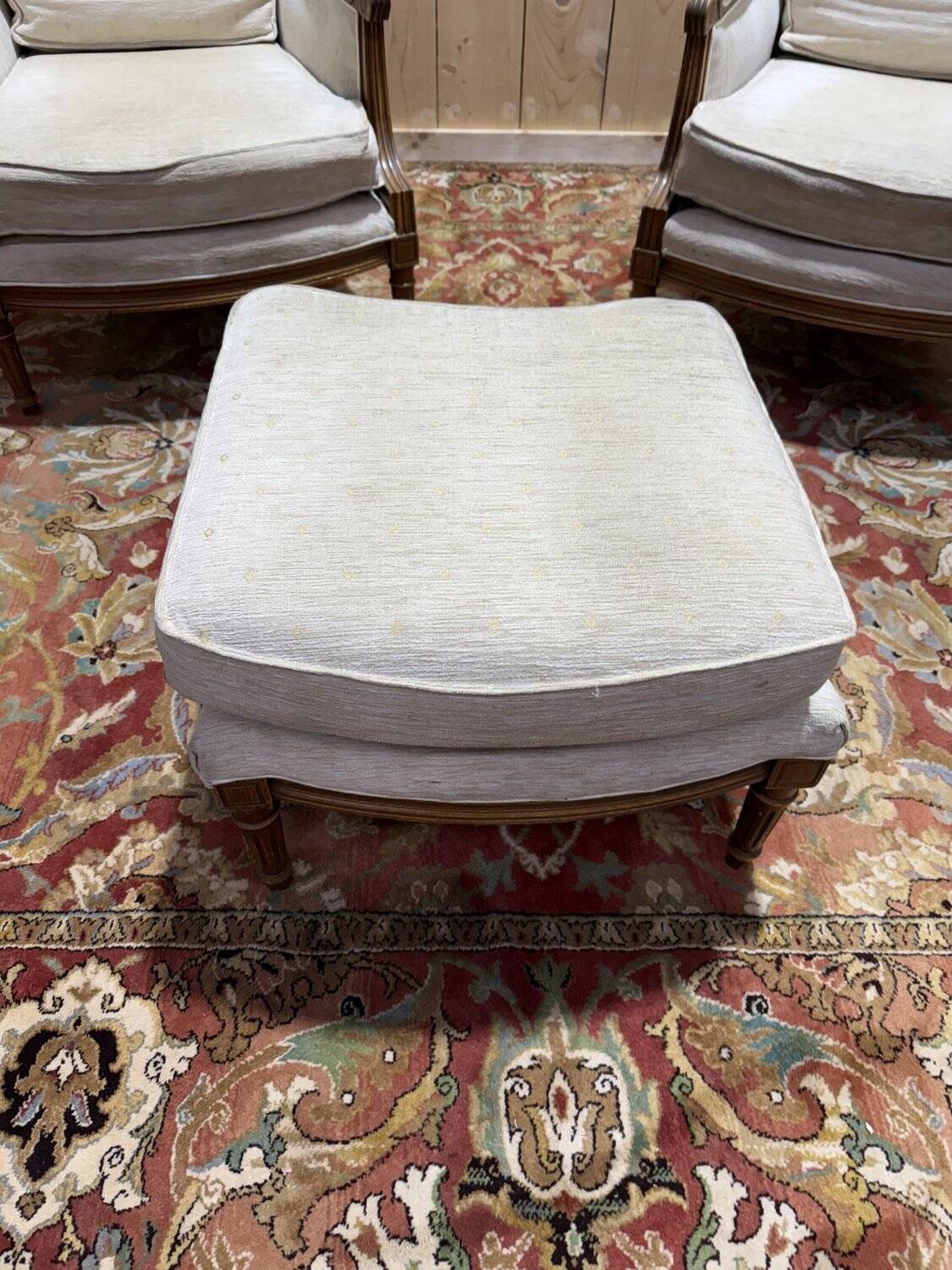 Paire de fauteuil / bergères de style Louis XVI beige
